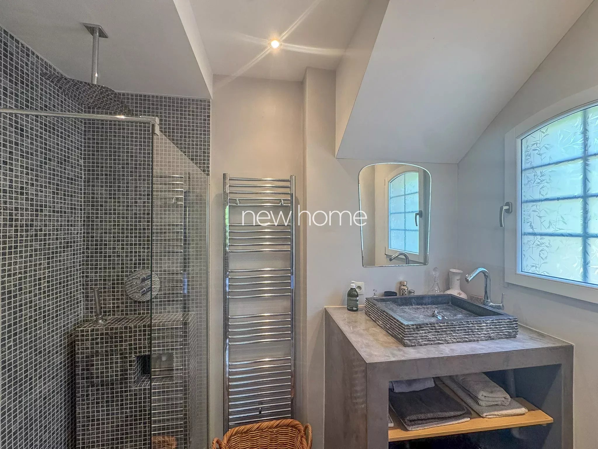 Propriété de charme en pierre  Vue mer et village  CABRIS