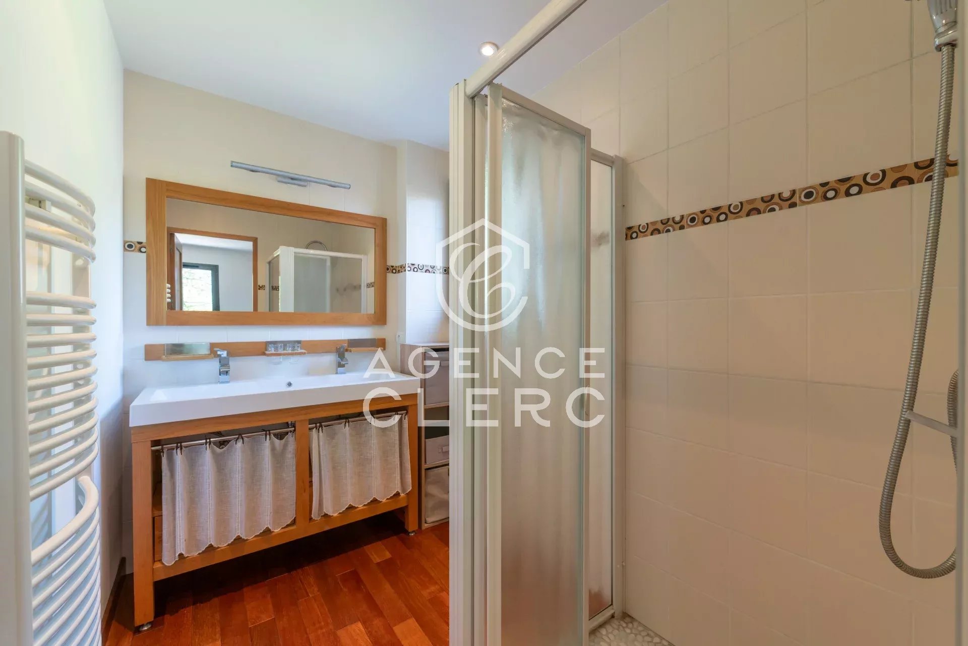 6 Bedroom Villa/Townhouse's Image 23