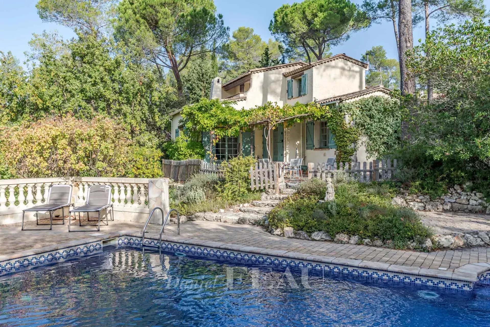 Bagnols-en-Forêt - Maison au charme provençal