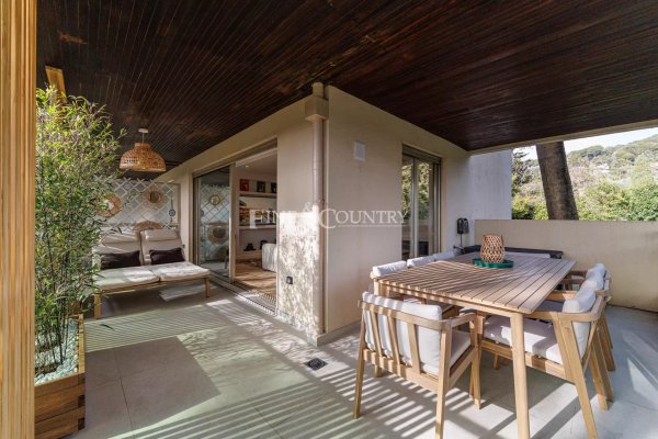 For Sale – 2-Bedroom Apartment – Cannes Montrose — photo 2