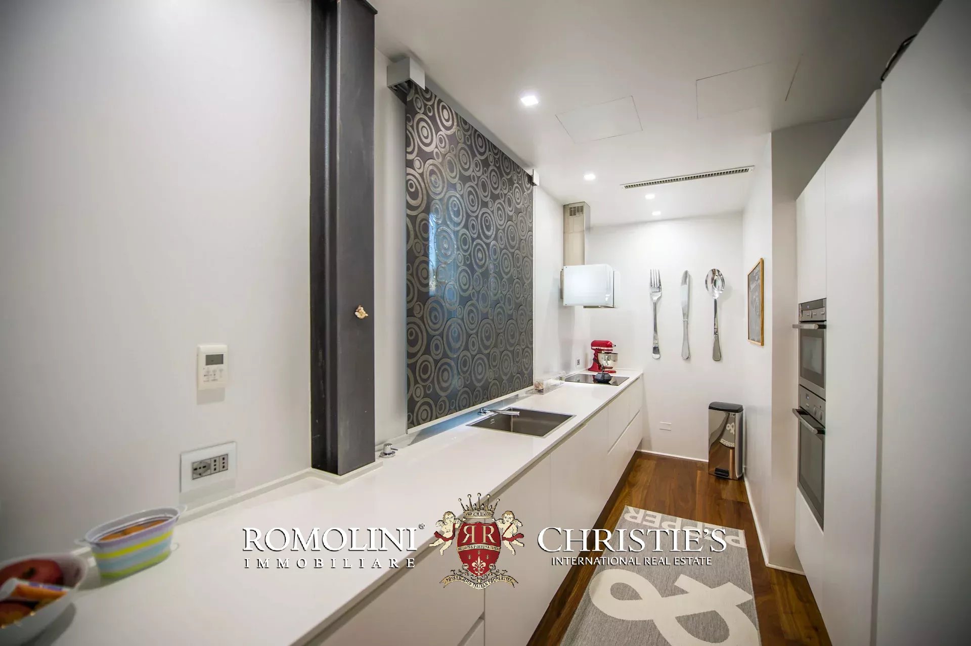 6 Bedroom Villa/Townhouse's Image 50