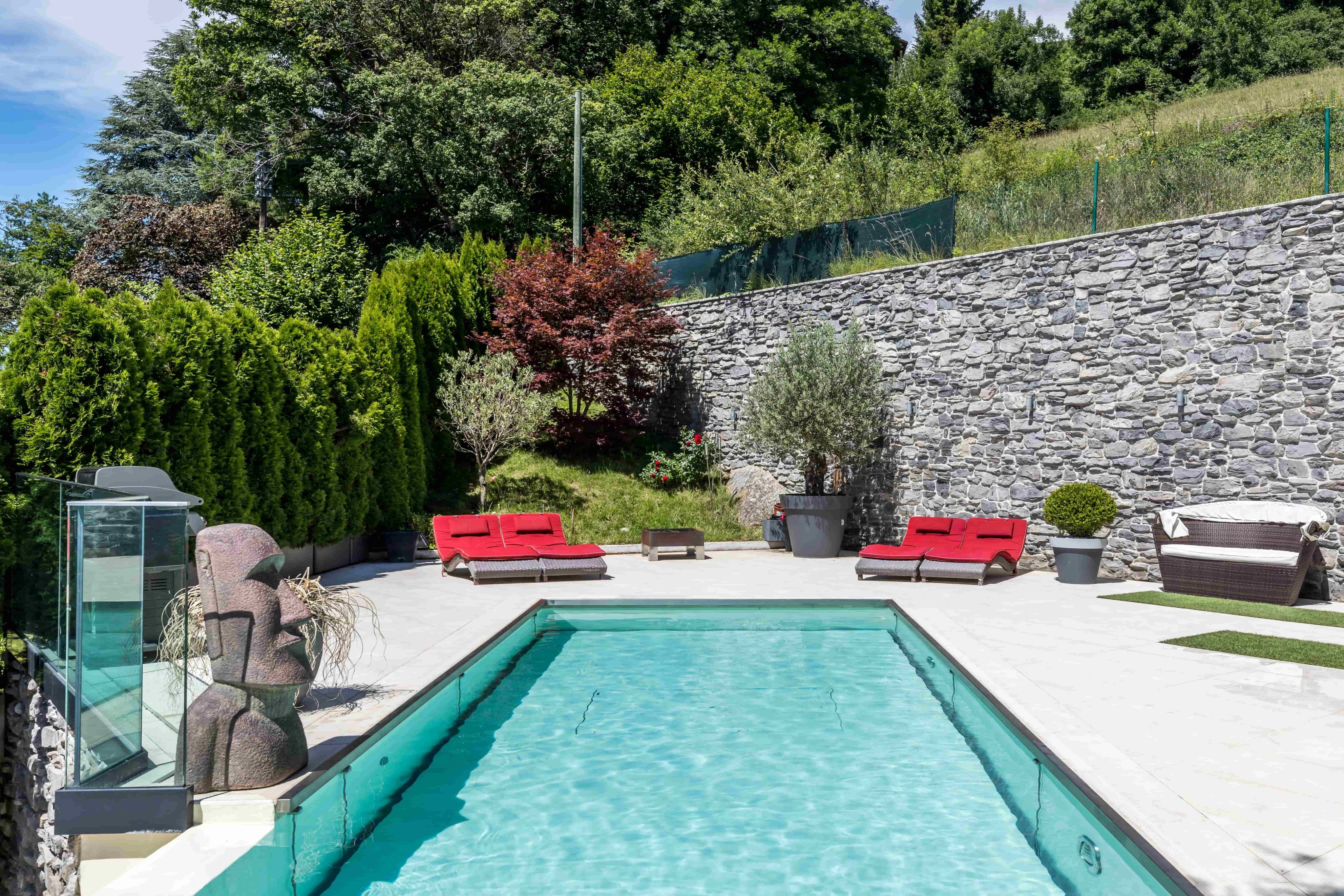 Propriété lumineuse avec piscine et vue panoramique