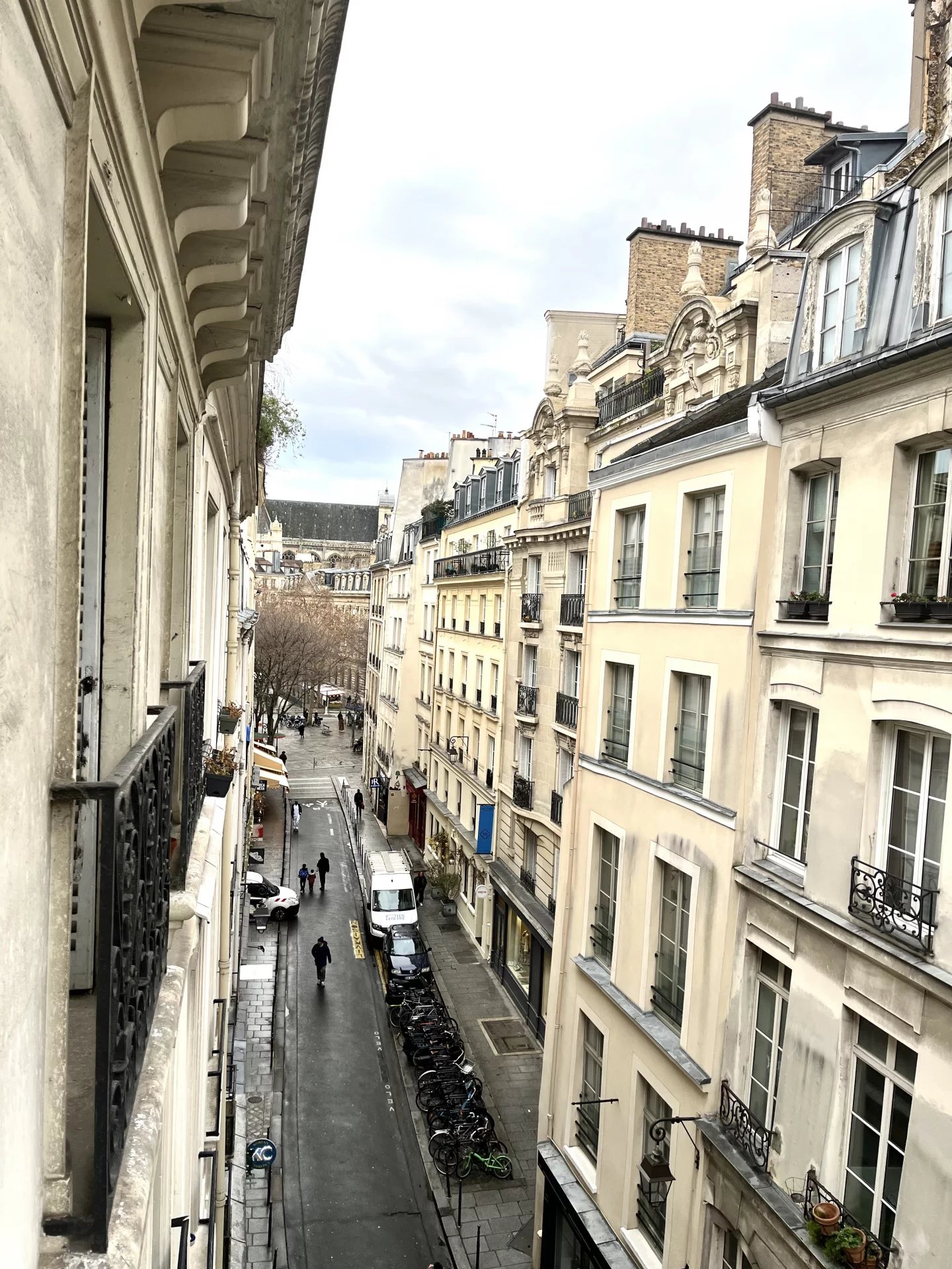 75004/ Hôtel de Ville: superbe studio