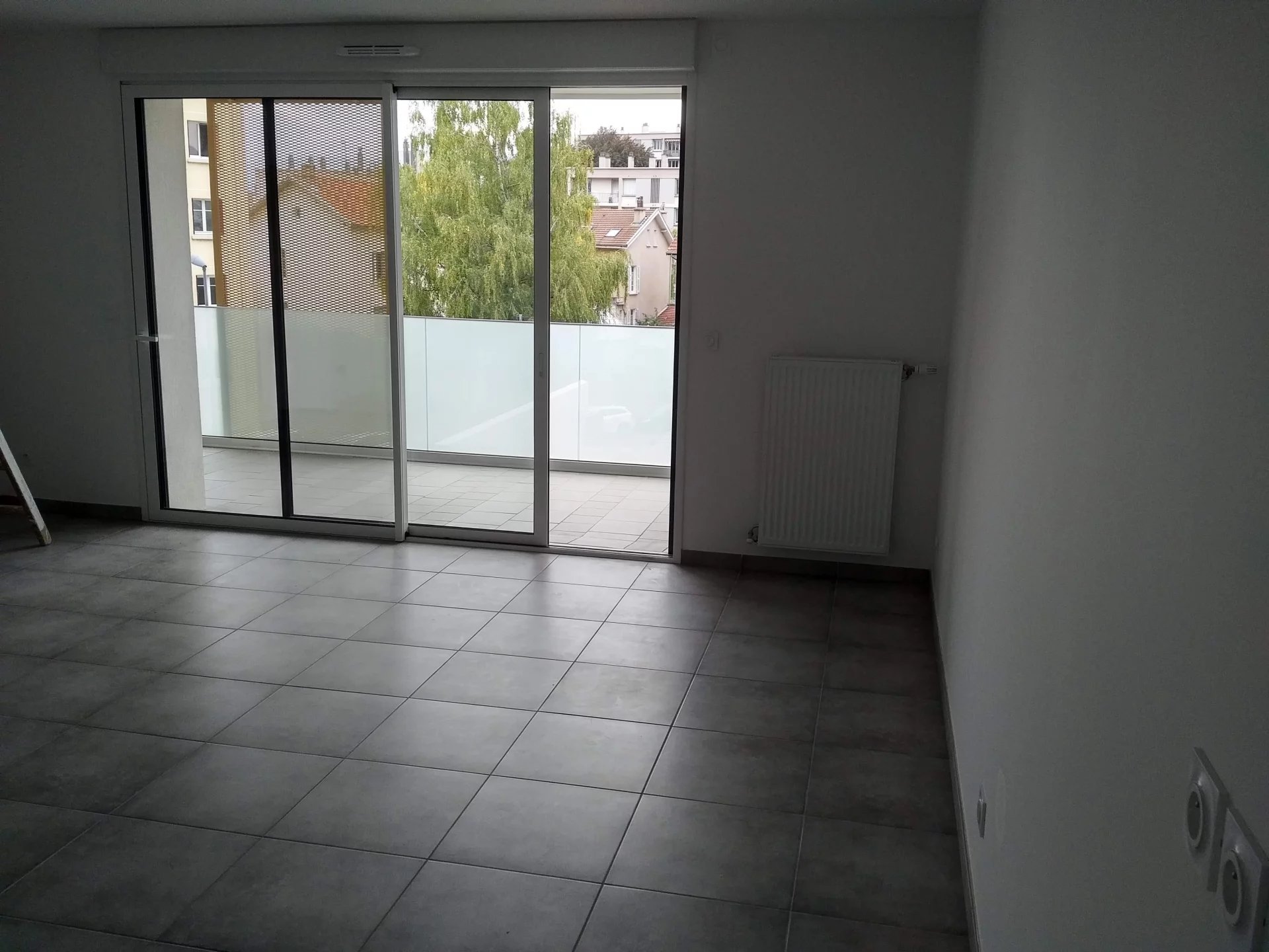 GRENOBLE T2 + BALCON + GARAGE