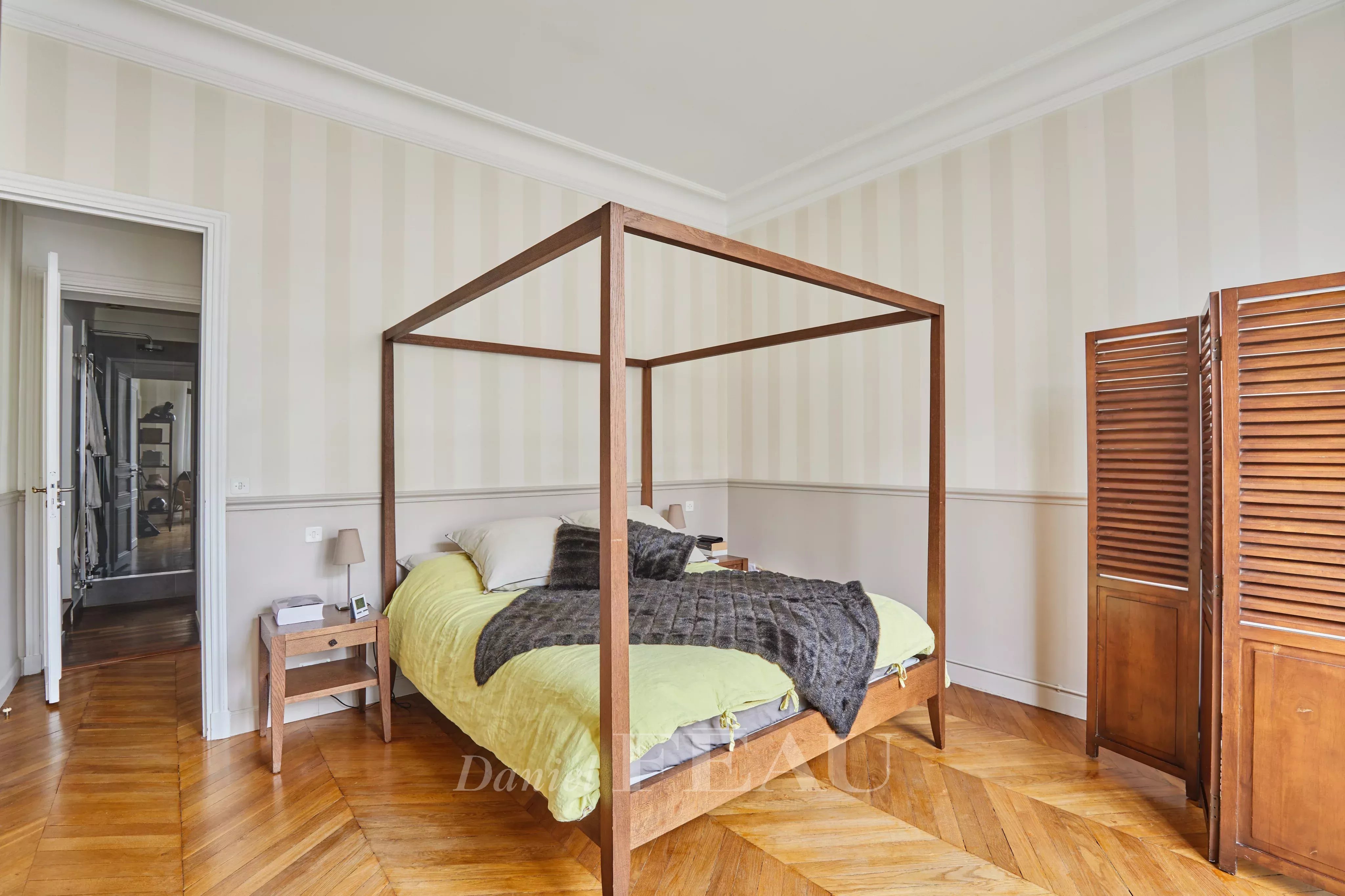 Sale Apartment Paris 16th