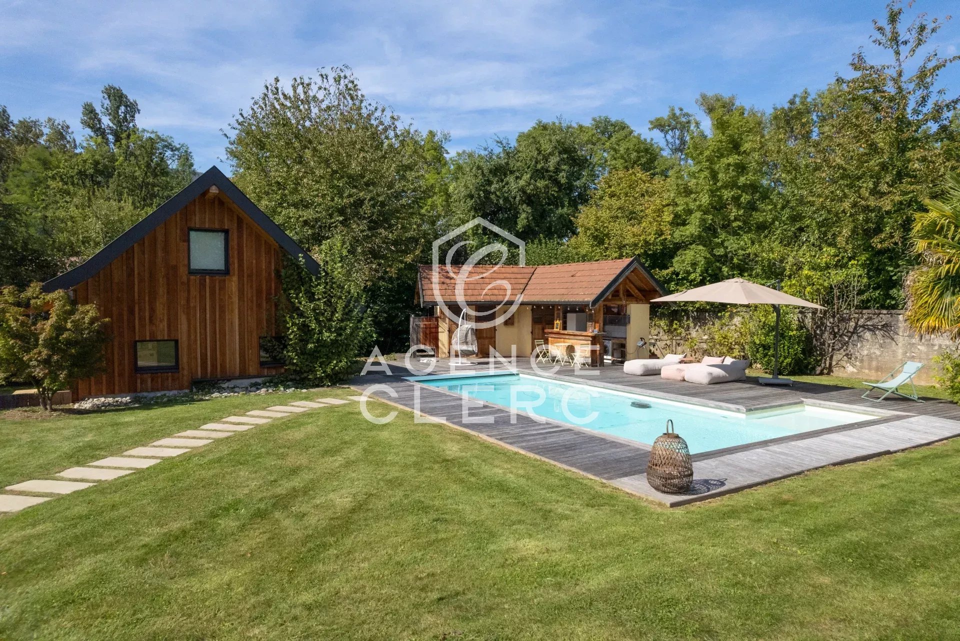 6 Bedroom Villa/Townhouse's Image 4