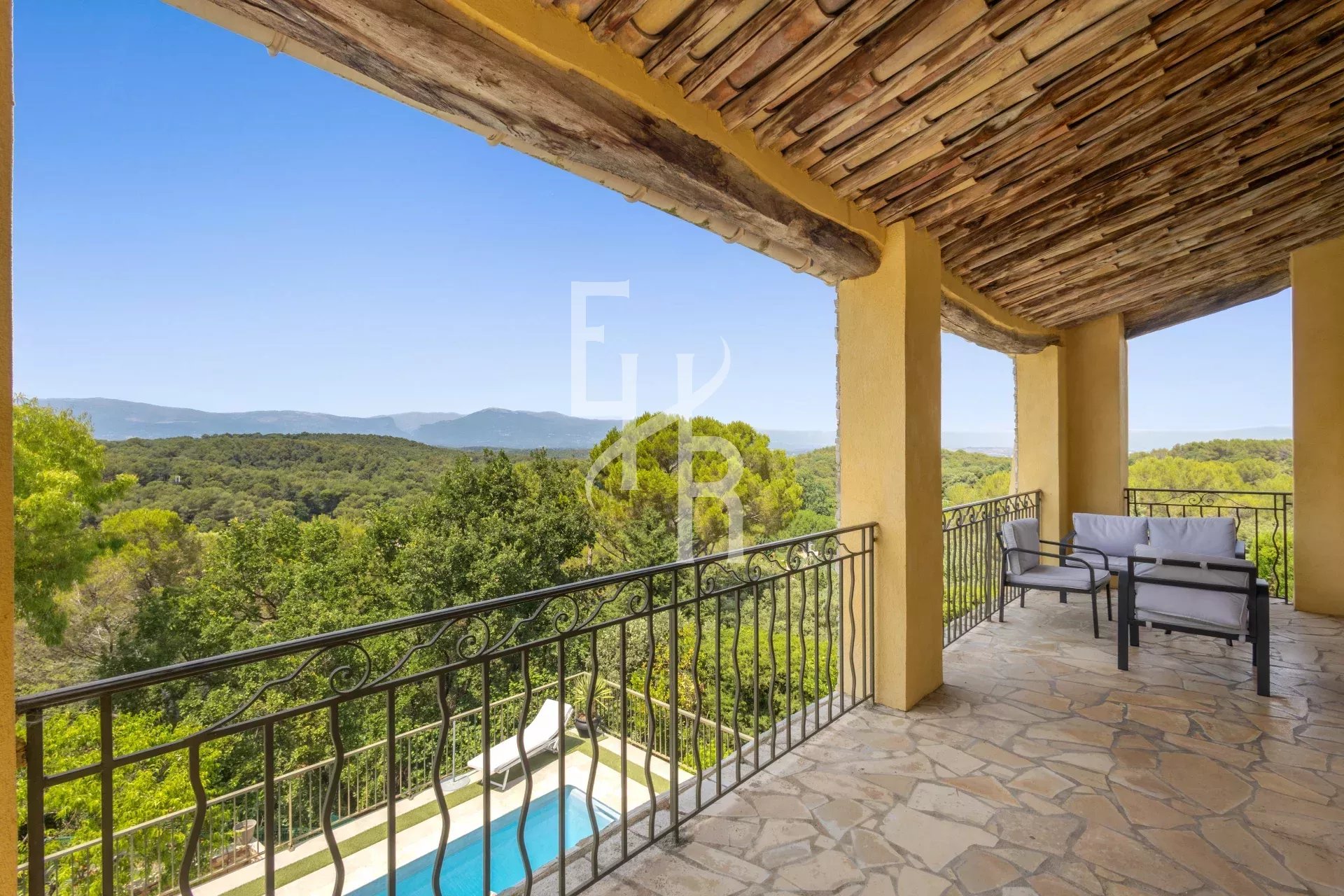 Villa 8 P, vue panoramique à Vallauris