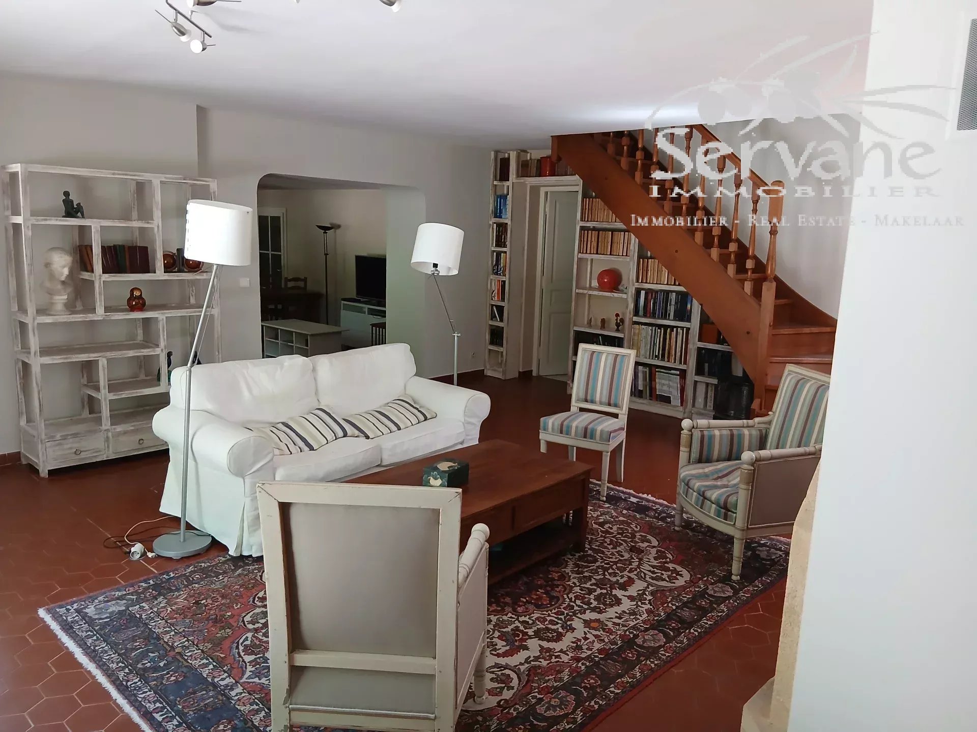 Character property with Provençal charm