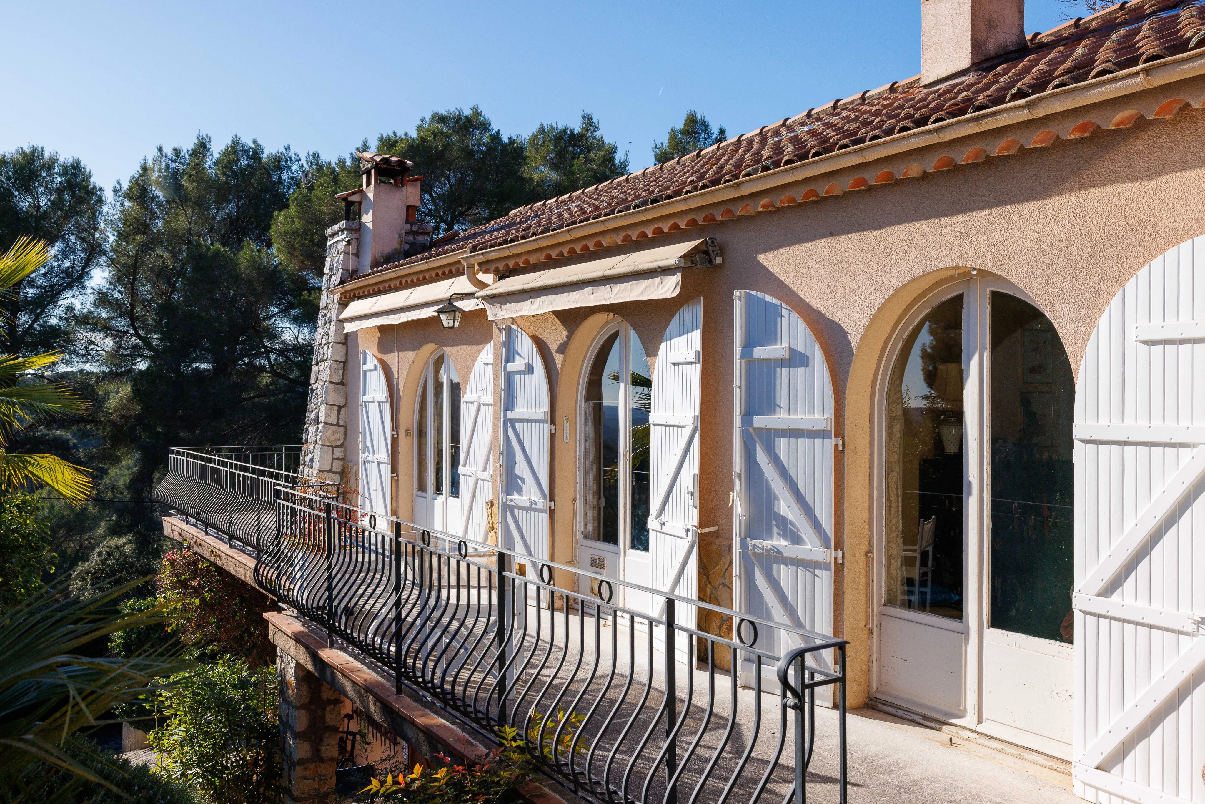 Beautiful house with view to the sea and sought-after neighborhood