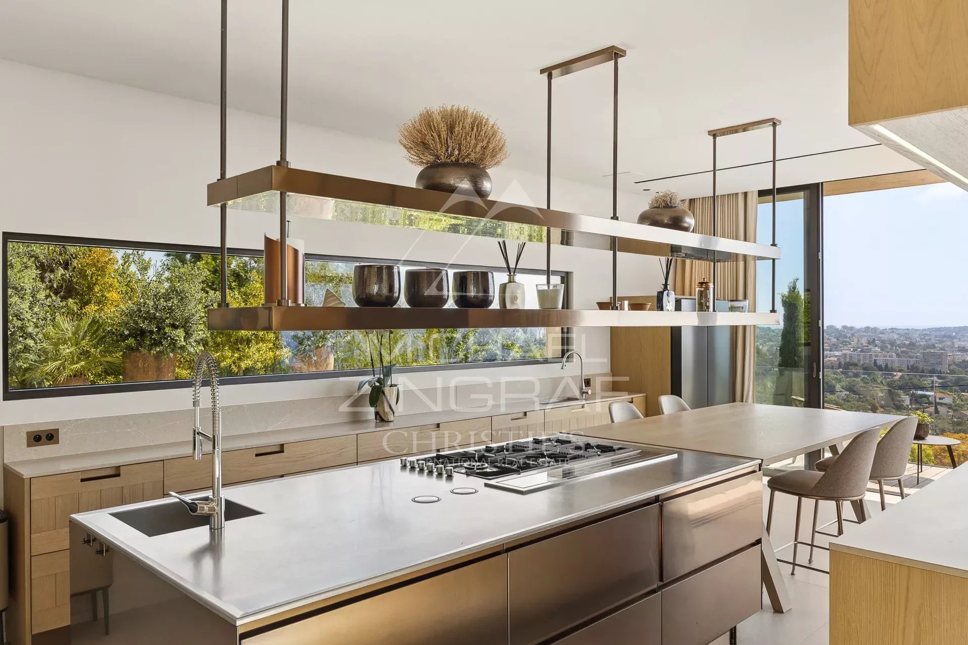 5 Bedroom Villa/Townhouse's Image 4