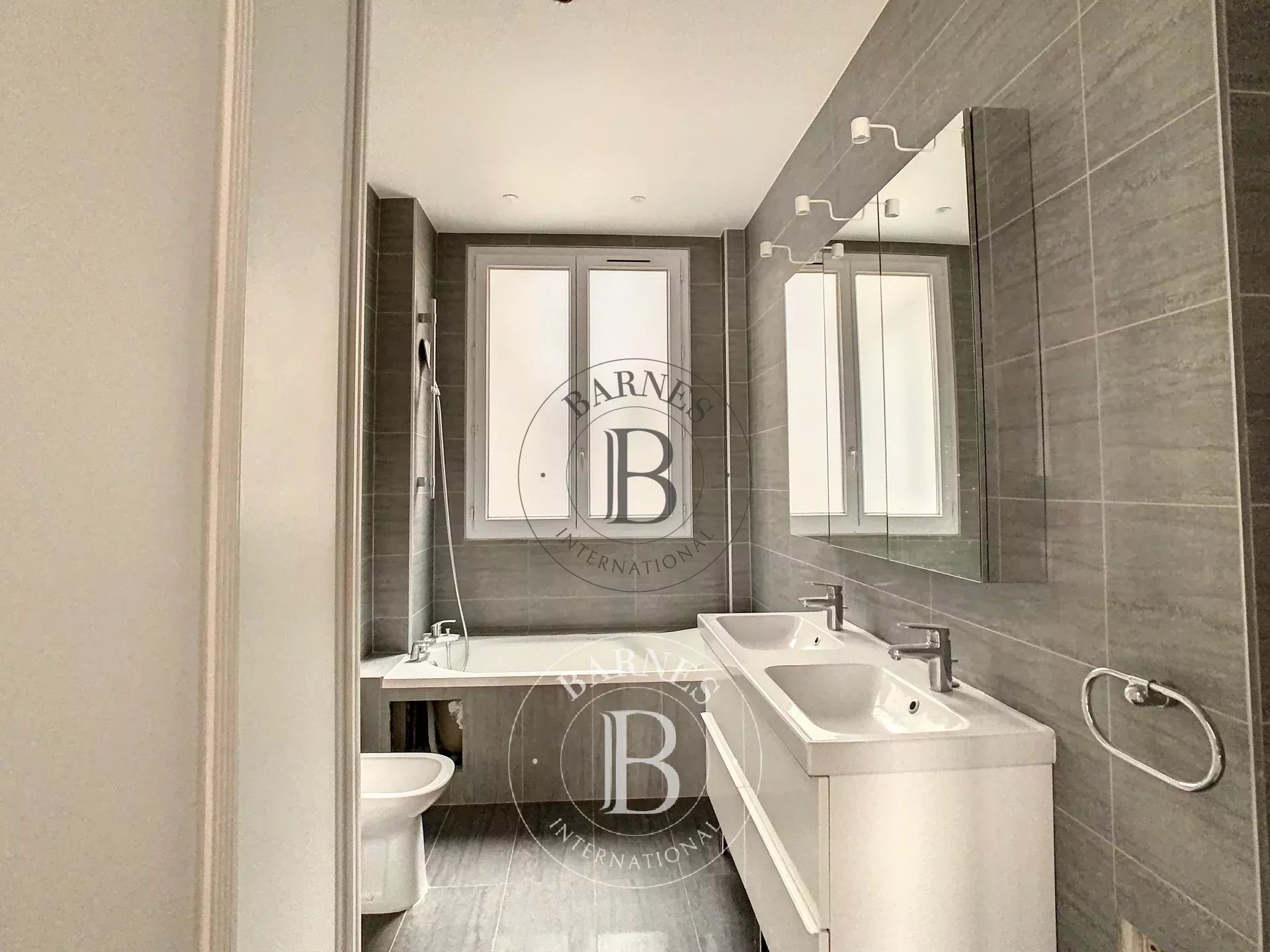 Daire Paris 8ème - picture 7