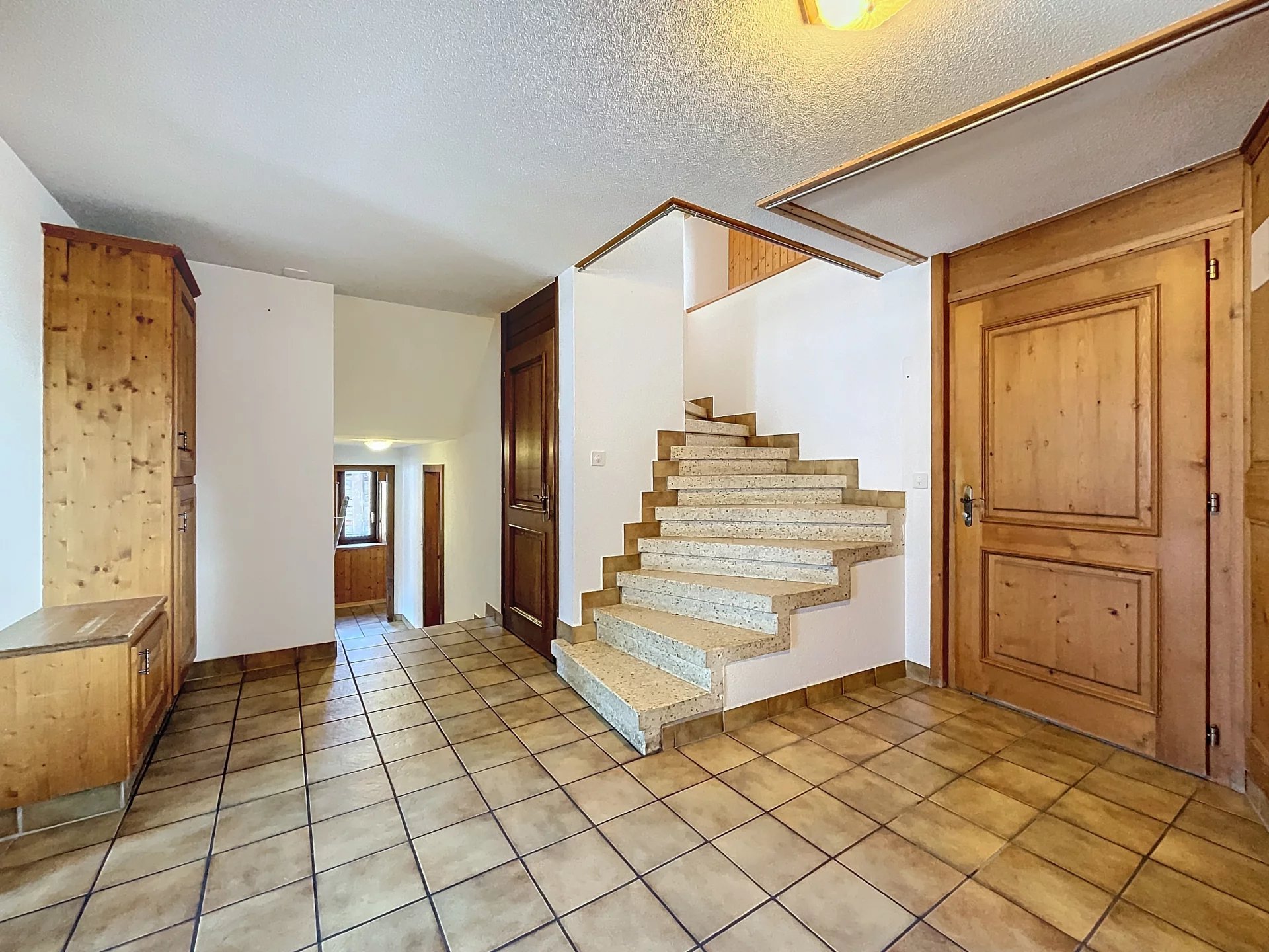 Charmante maison villageoise et sa grange traditionnelle !