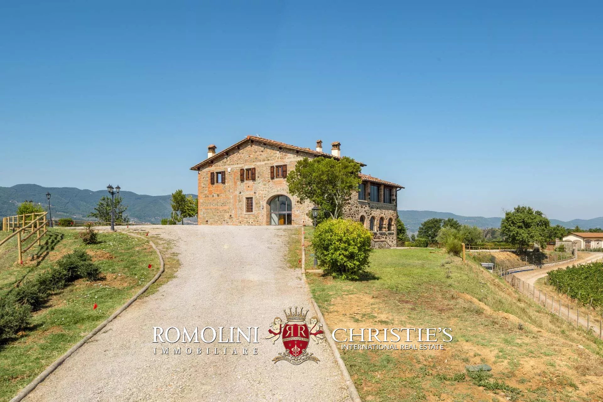4 Bedroom Vineyard's Image 8