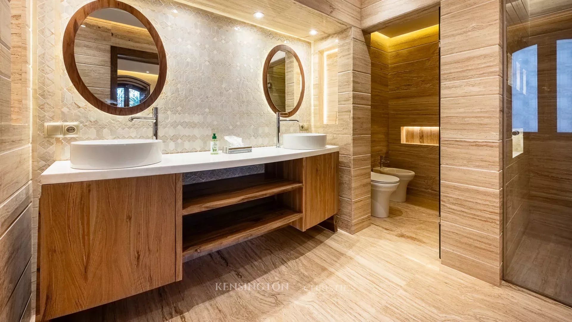 6 Bedroom Villa/Townhouse's Image 21