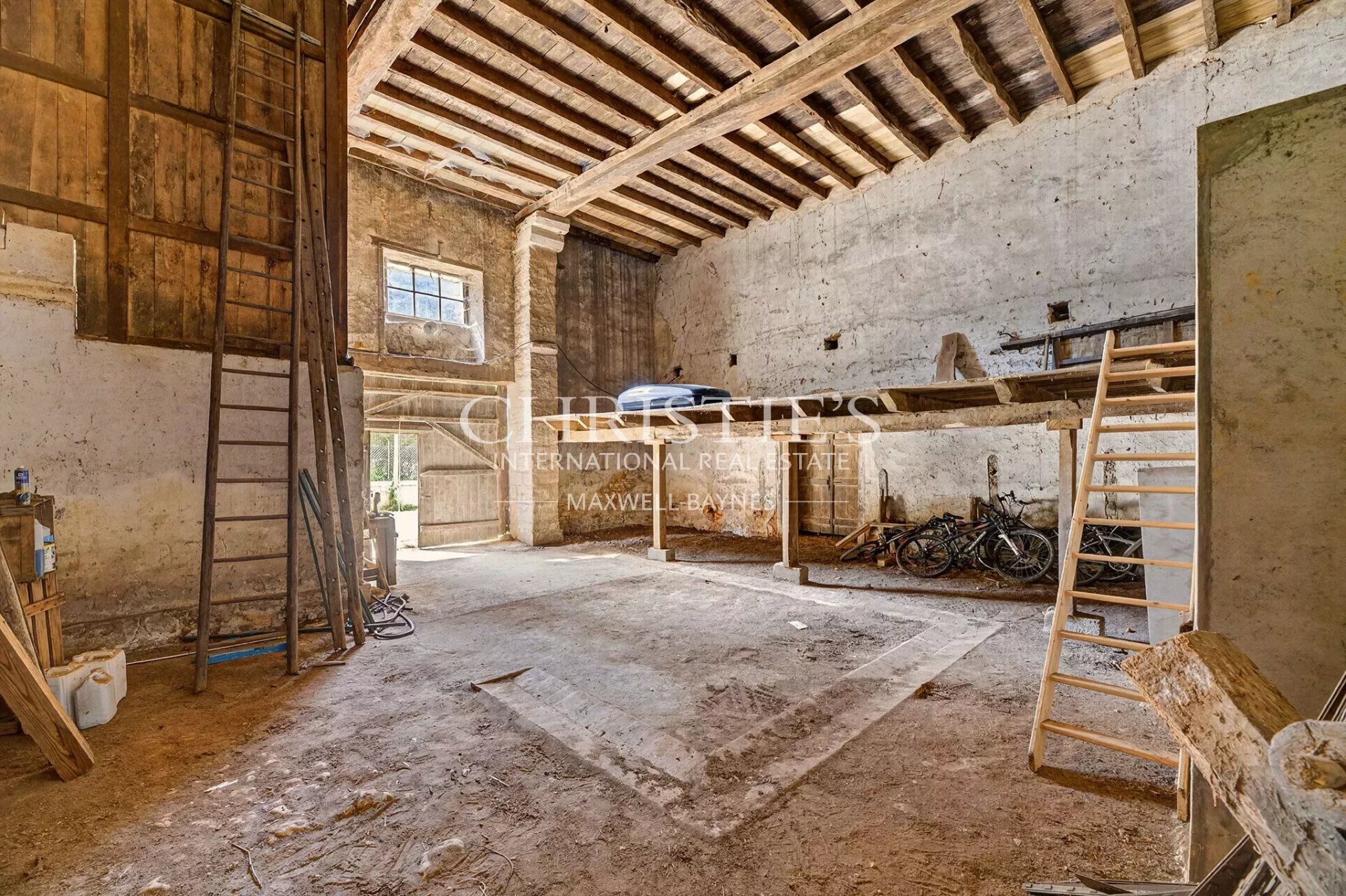 9 Bedroom Chateau's Image 25