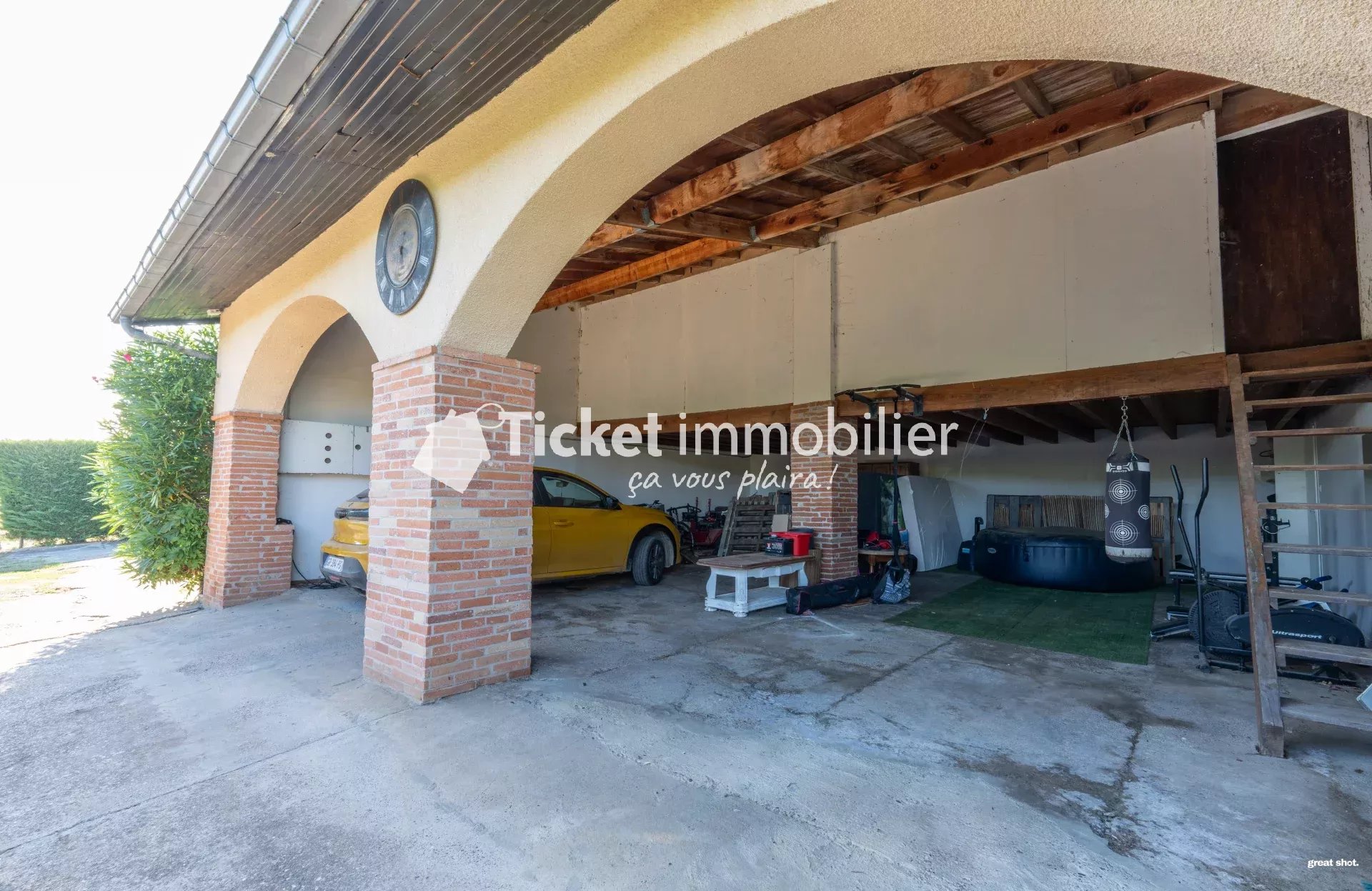 THIL - Maison T5 de 226m2 avec piscine, terrain de 9000m2 et dépendance à rénover — photo 16