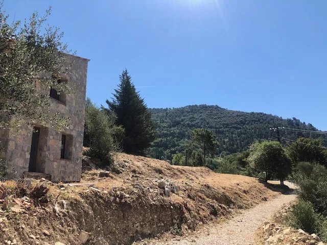 BASTIDON in Stones on 4230 sqm of flat land