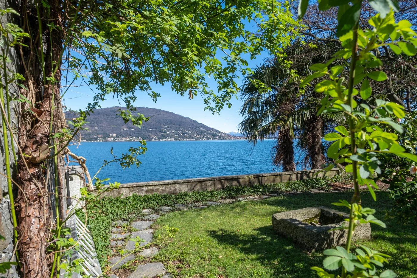 Villa avec quai Pieds dans l'eau à Vendre à Baveno