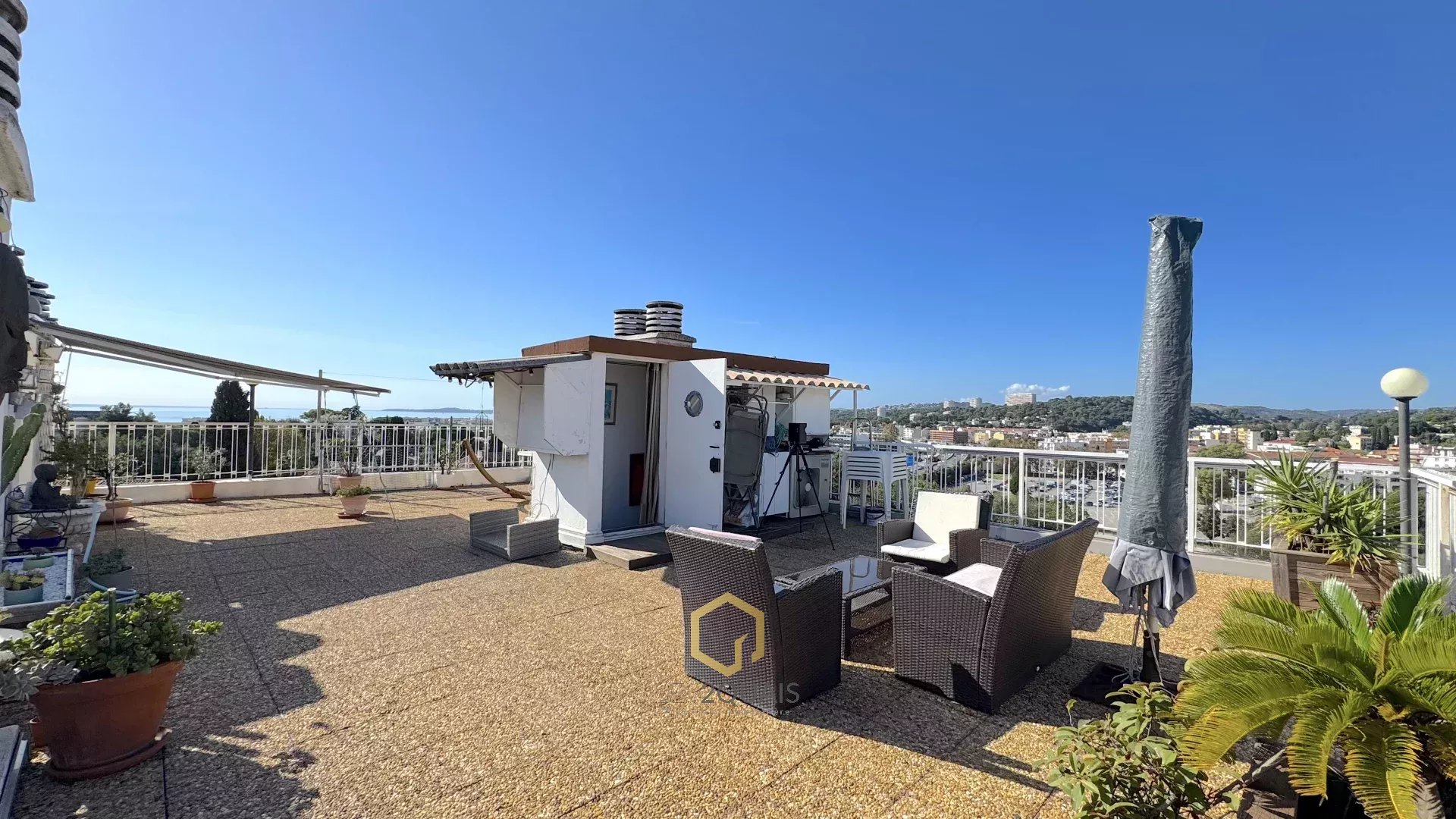 A VENDRE CAGNES-SUR-MER 3P DERNIER ETAGE TERRASSE + SOLARIUM + GARAGE