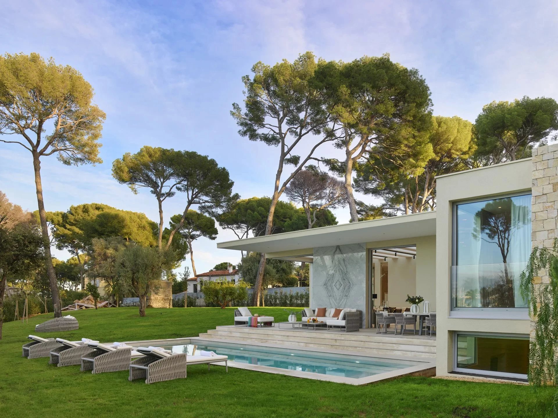 LUXUEUSE VILLA CONTEMPORAINE NEUVE - CAP D'ANTIBES