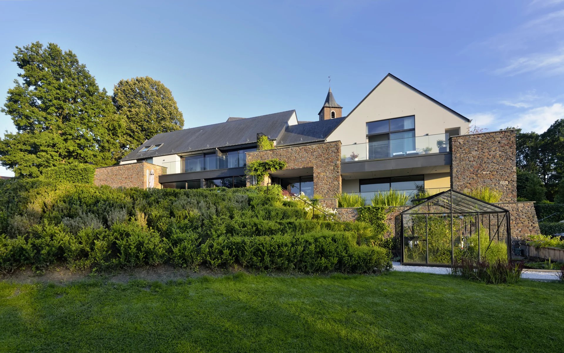 Biez- propriété exceptionnelle composée de 2 villas