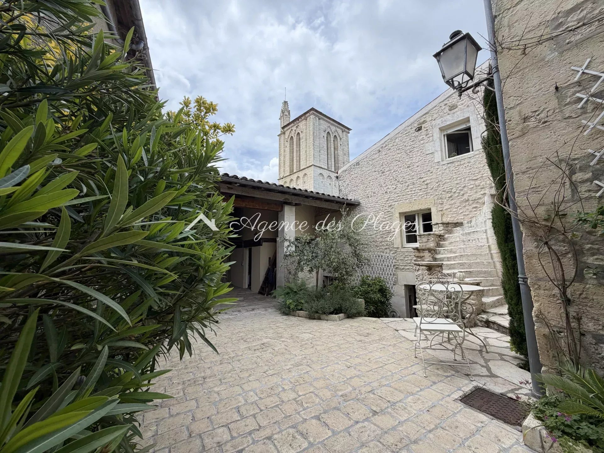 Agence immobilière de 