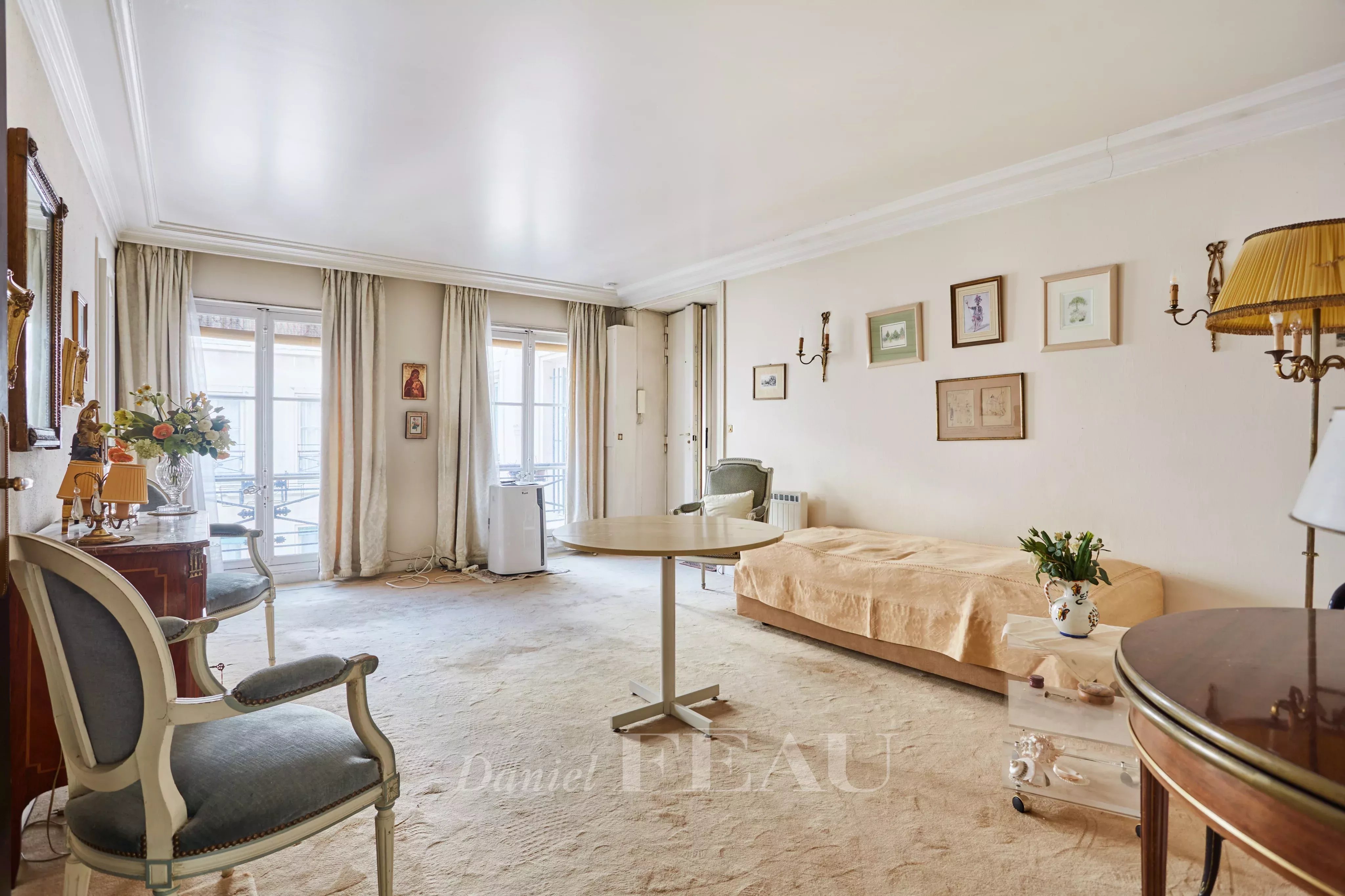 Sale Apartment Paris 8th