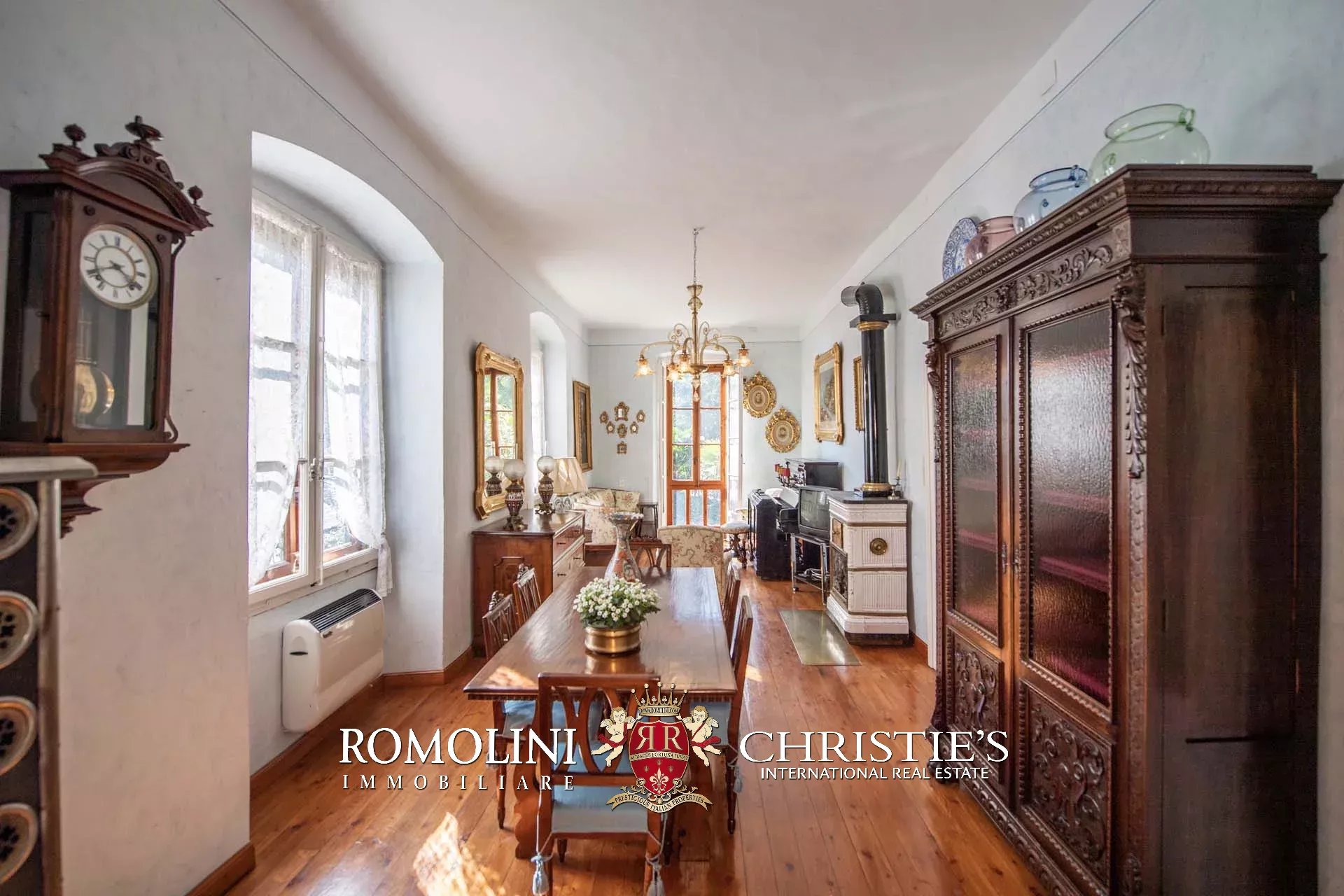 9 Bedroom Villa/Townhouse's Image 81