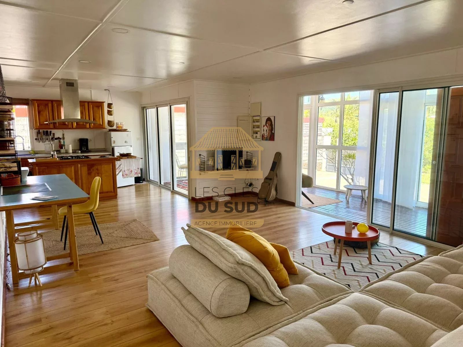 A LOUER - UNE MAISON DE TYPE T5 DE 140,82 M² ENVIRON - SAINT-JOSEPH -  1160€
