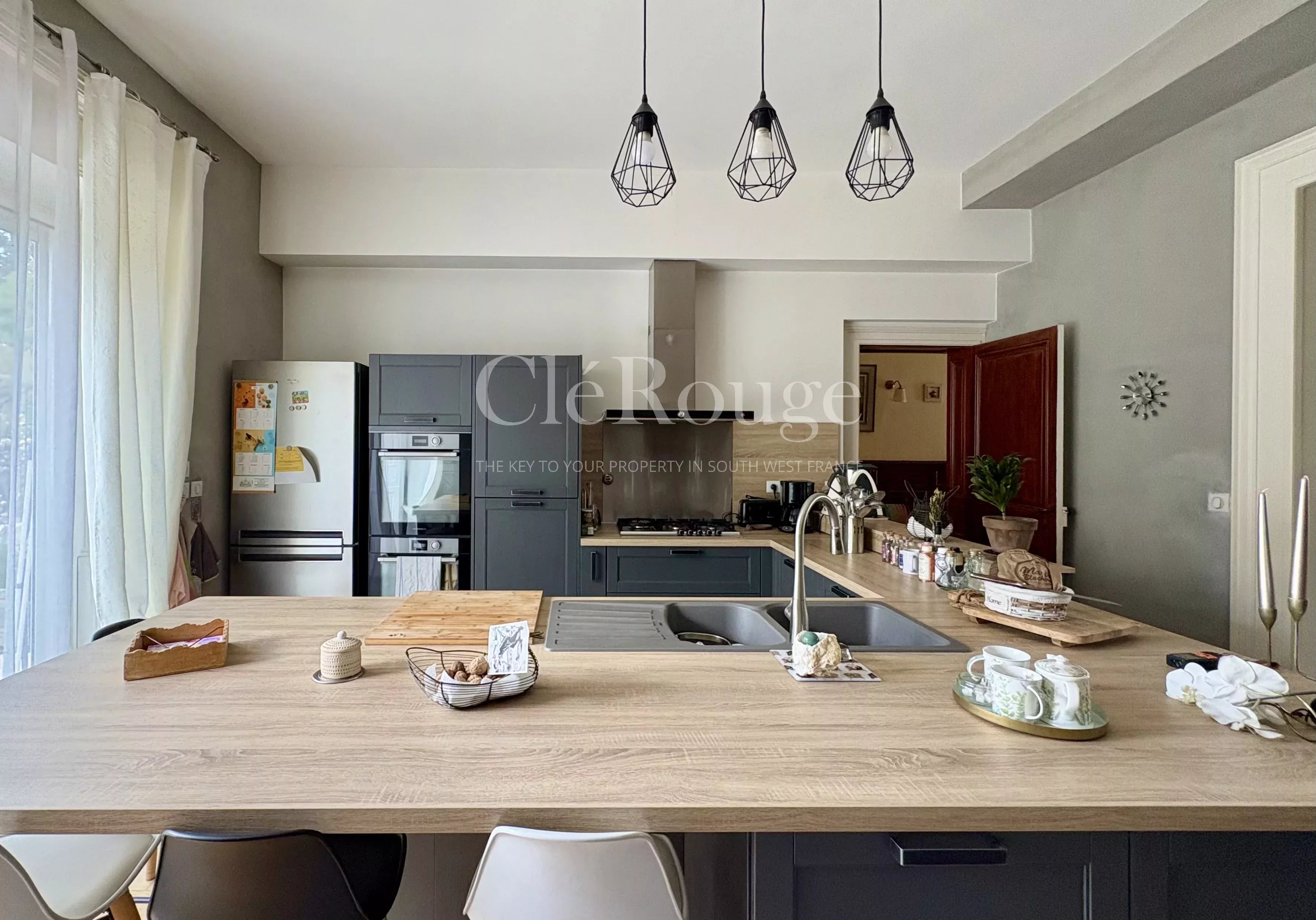 Au coeur d'Agen  Élégante demeure en pierre avec gîte, piscine et la liberté de créer, d'y vivre ou de louer.