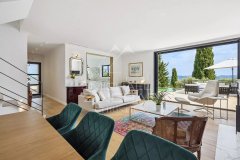 Superb Hilltop Villa with Panoramic Sea Views — photo 7 of 7