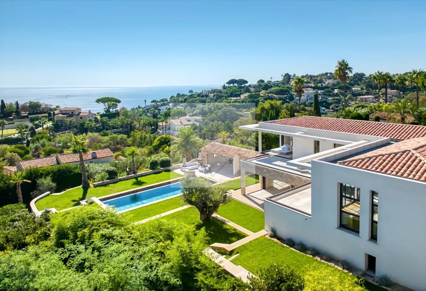 SUPER CANNES — EXCEPTIONAL BRAND-NEW CONTEMPORARY VILLA WITH PANORAMIC SEA VIEWS — photo 2