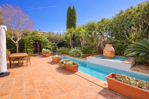 Provencal Luxury Villa for Sale in Saint-Tropez Center — photo 2