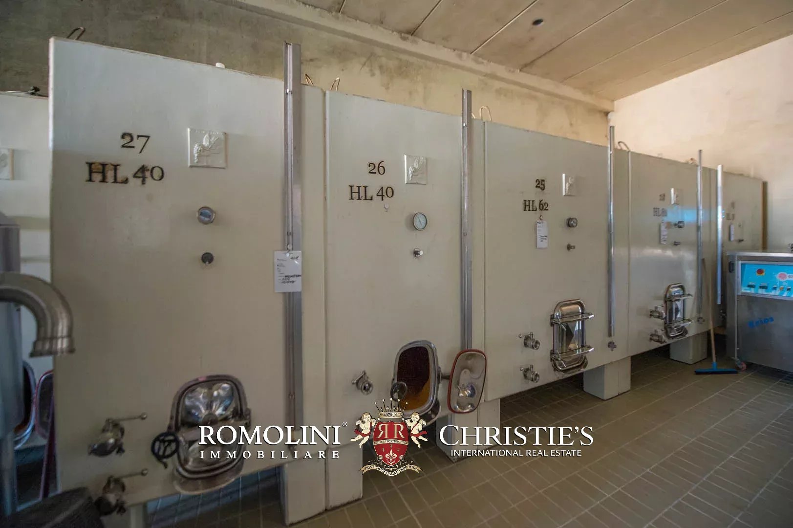 15 Bedroom Vineyard's Image 78