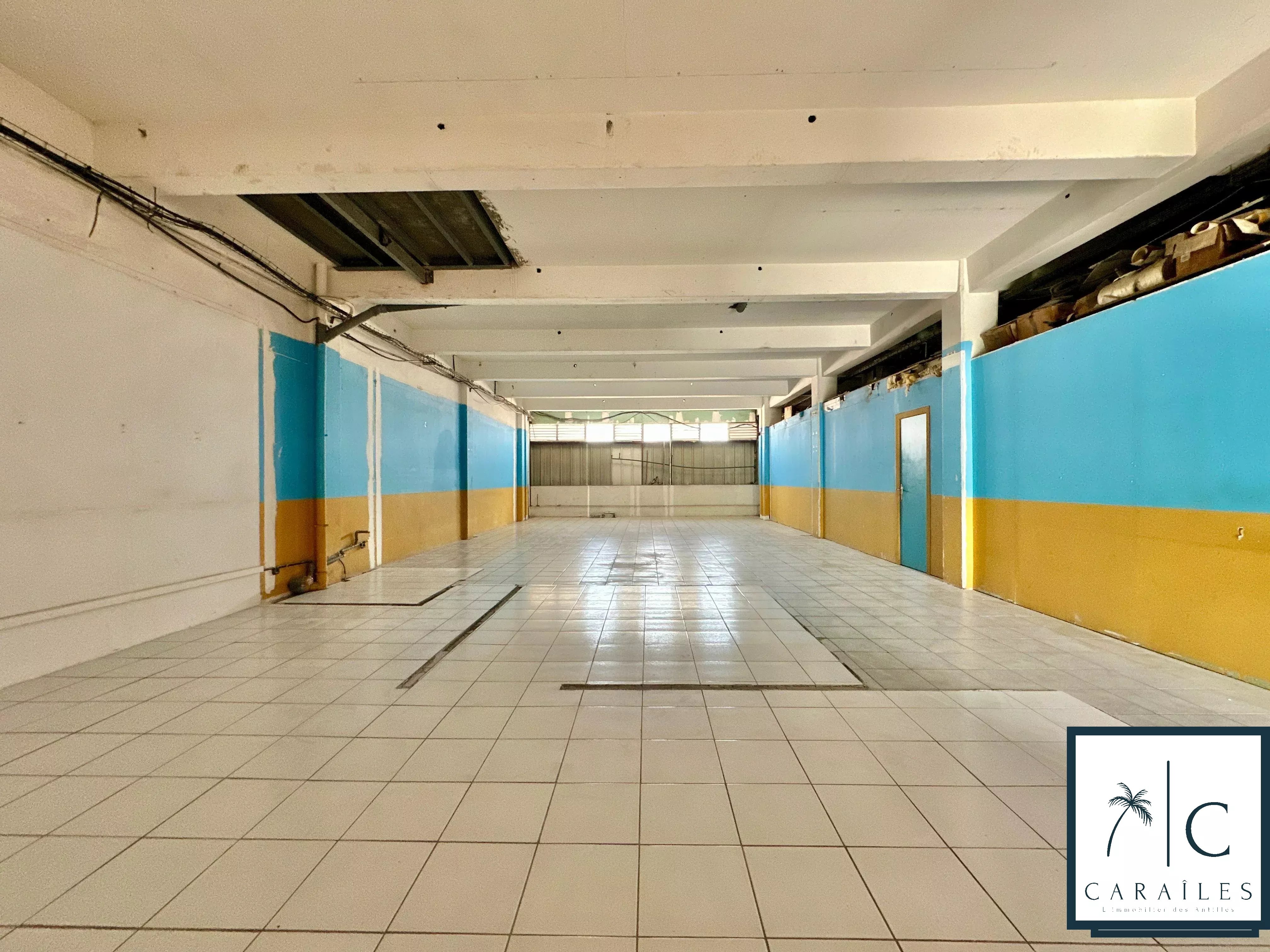 Local commercial de 131 m² bien situé avec accès facile