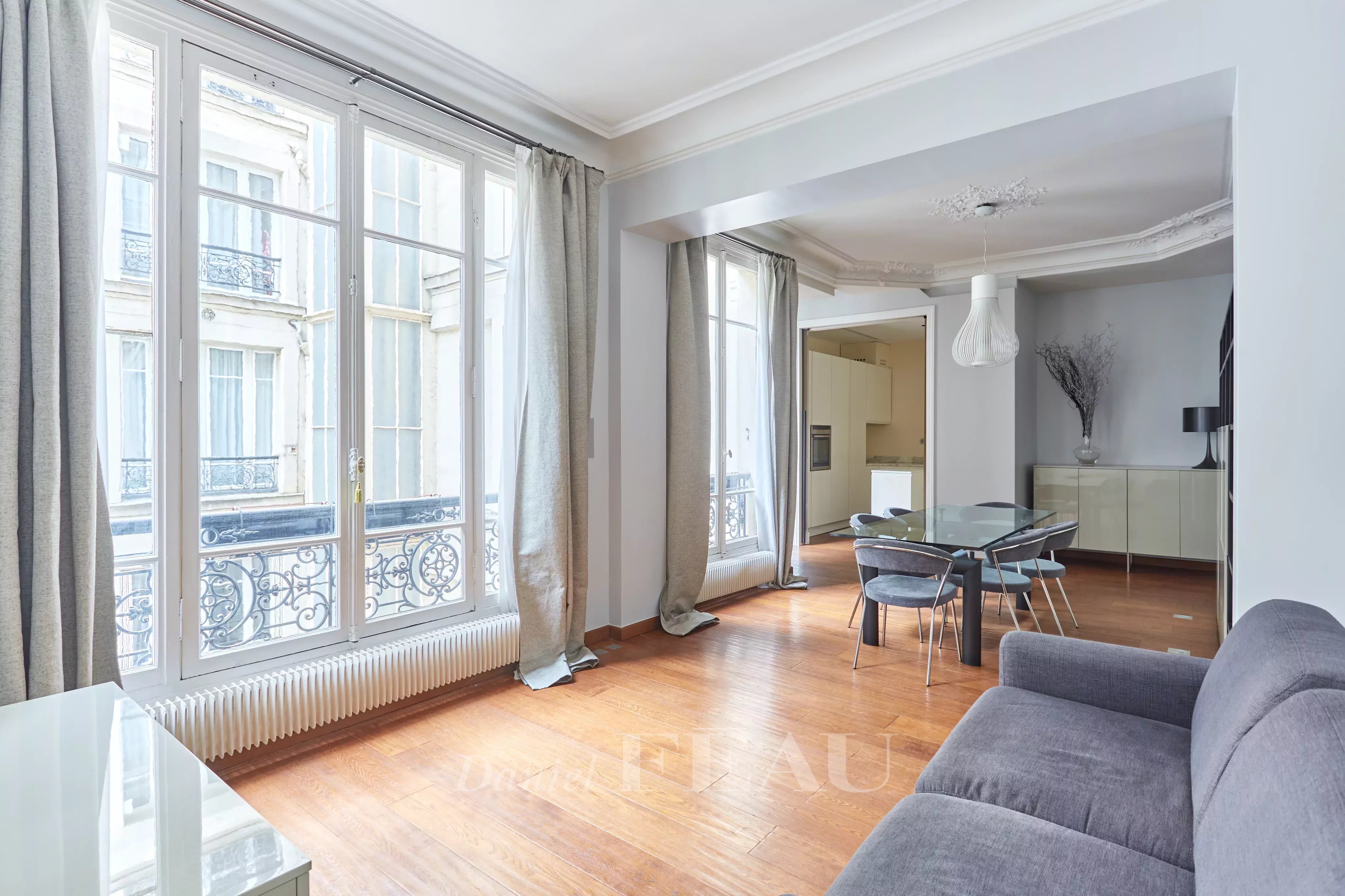 Paris 16th District – A 90 sqm 2-bed apartment in prestigious Avenue Kleber.