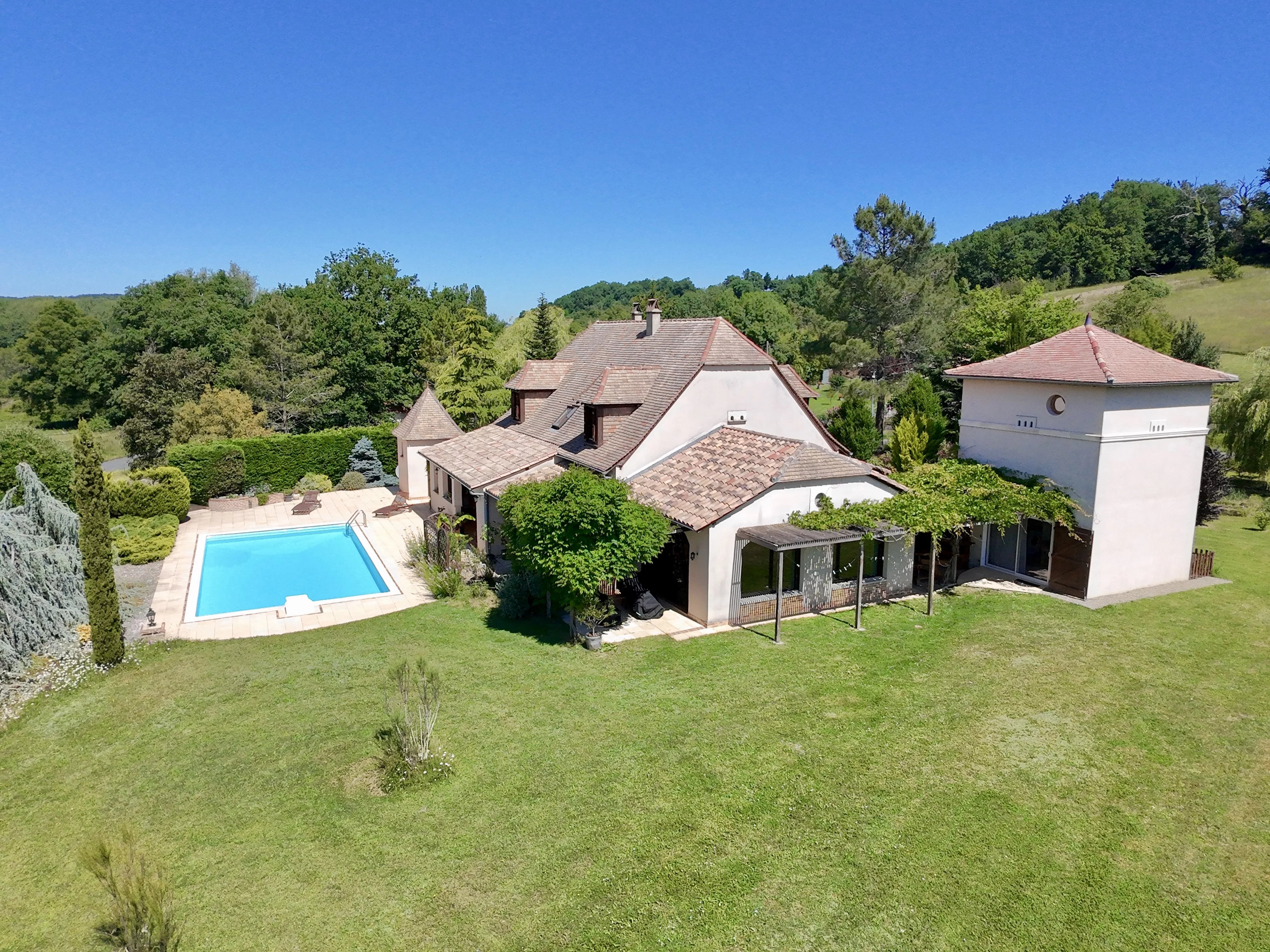 Charming Home with Pool and Guest Cottage in the Heart of Bordeaux Wine Country