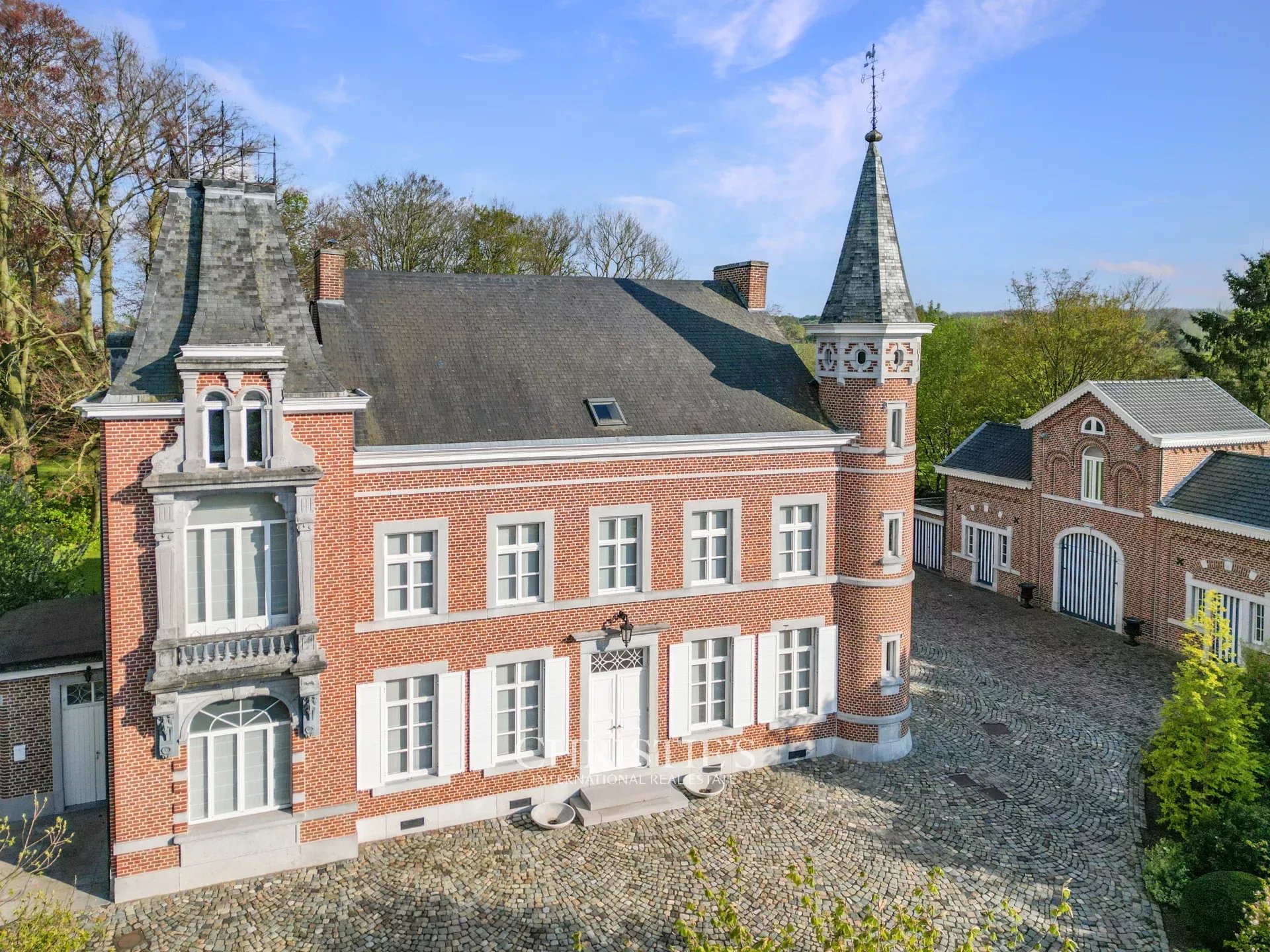 Saint-Georges-sur-Meuse – Herenhuis in een groene omgeving