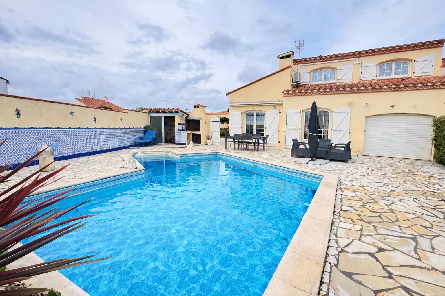 Villa 3 faces de 122 m² avec piscine