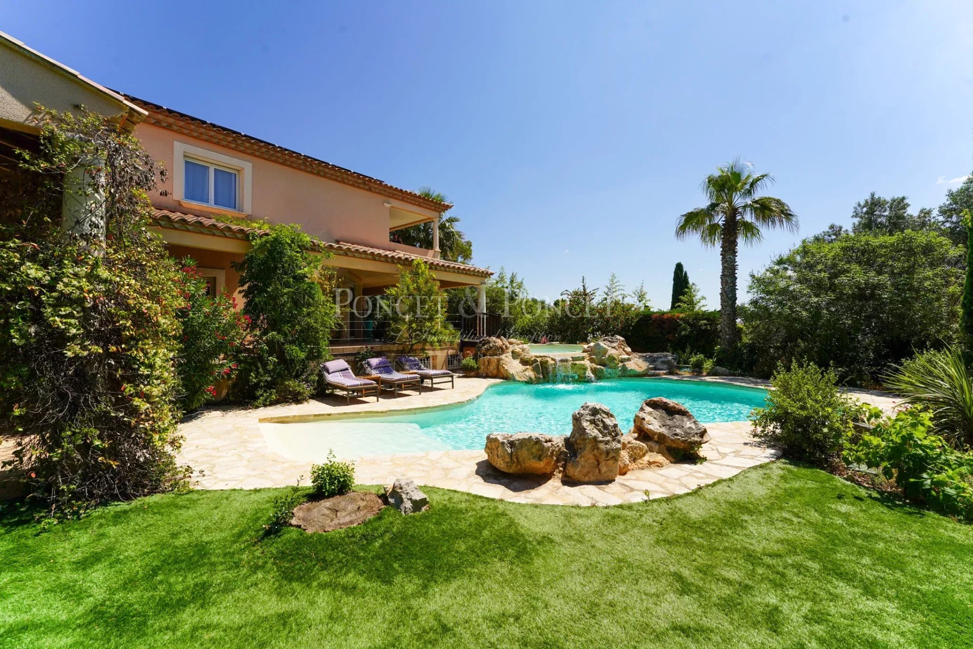 5 Bedroom Villa/Townhouse's Image 21