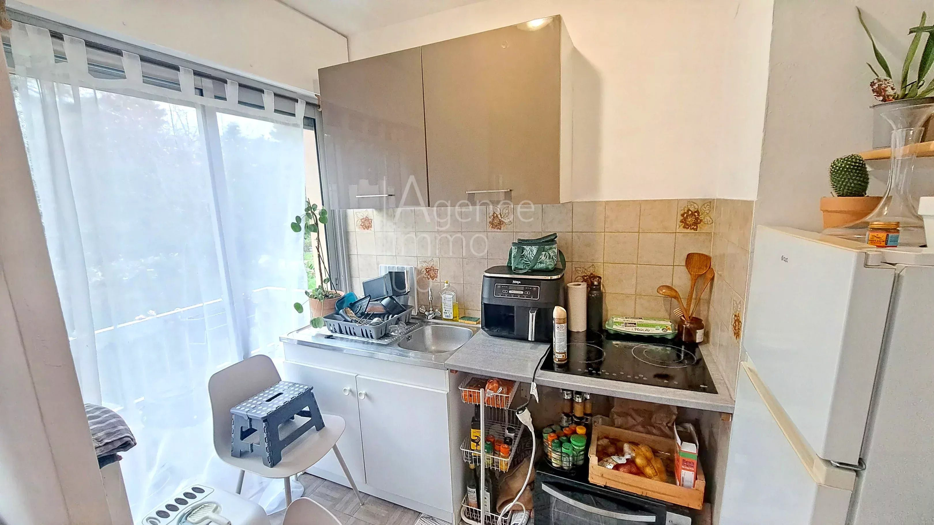 Le Cannet A louer Studio avec coin nuit cave et parking