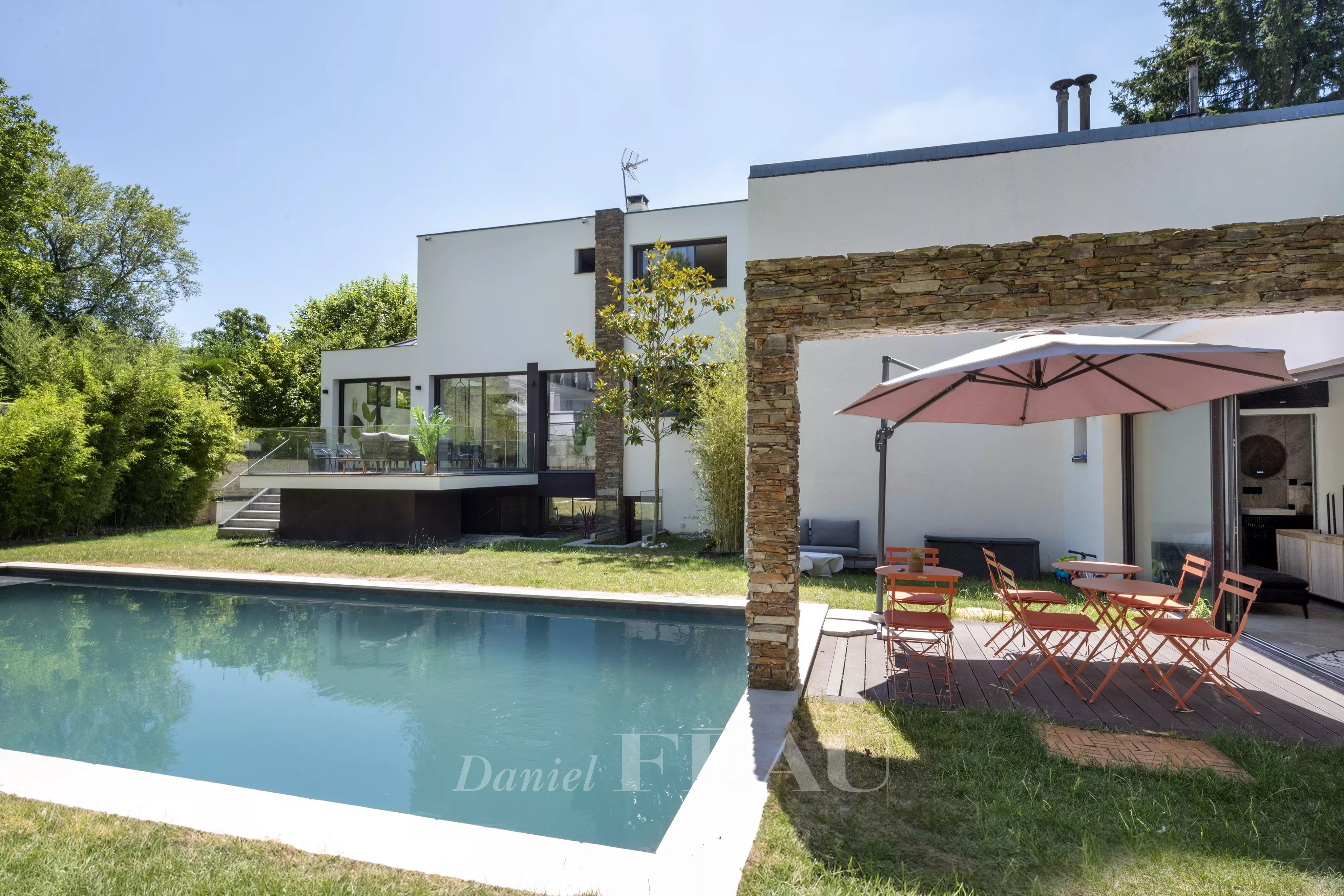 La Varenne Saint-Hilaire – A superb contemporary property