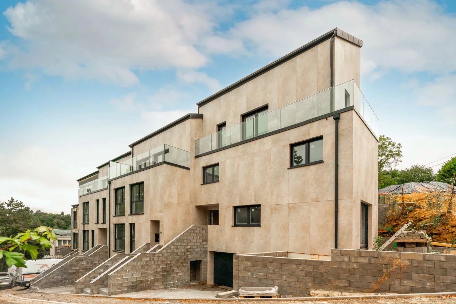 Agence immobilière de EIRES REAL ESTATE SARL