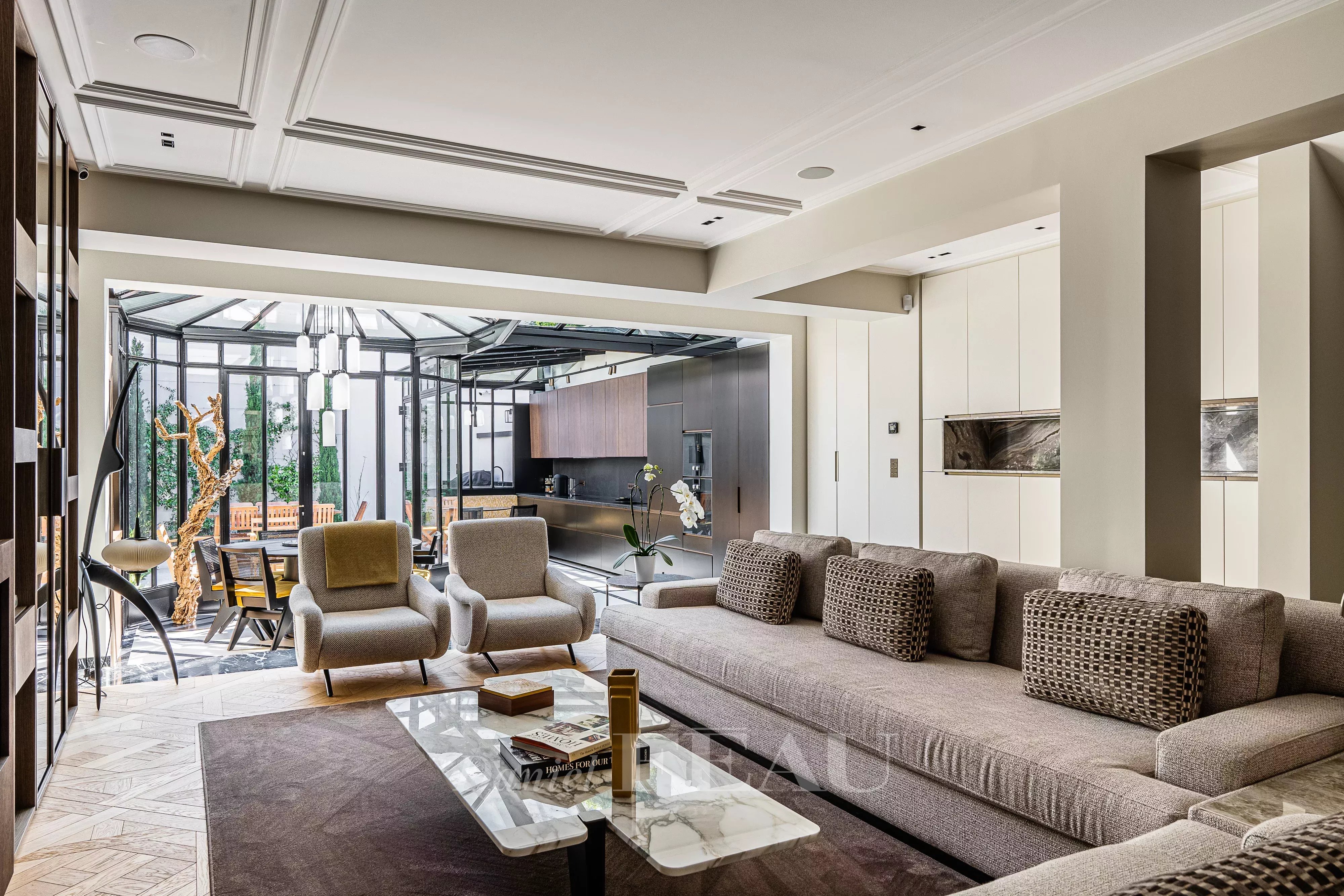 Neuilly-sur-Seine  -  A magnificent Town House