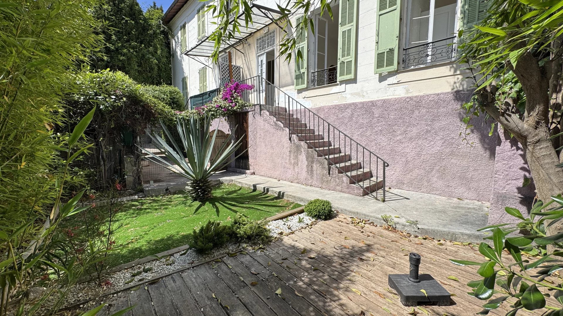 NICE " VIRGIL BAREL" :  2P | jardin | vue mer