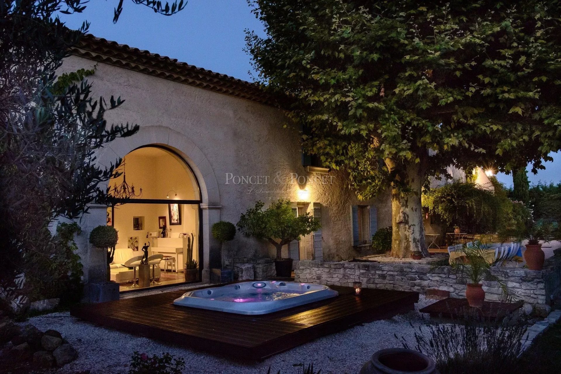 8 Bedroom Villa/Townhouse's Image 18