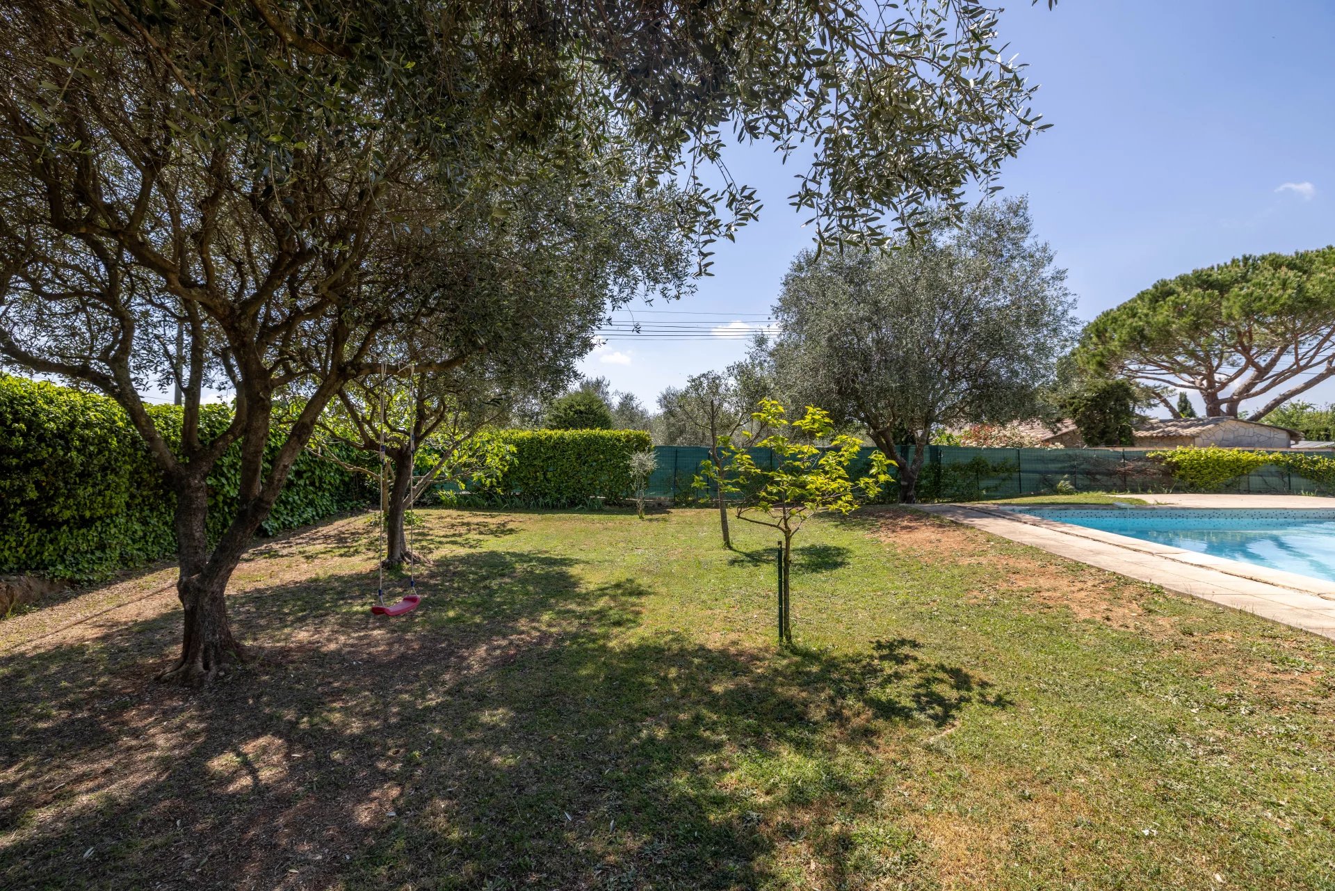 Maison de plain-pied avec sous-sol total, piscine et terrain à Saint-Cézaire-sur-Siagne - Photo 3