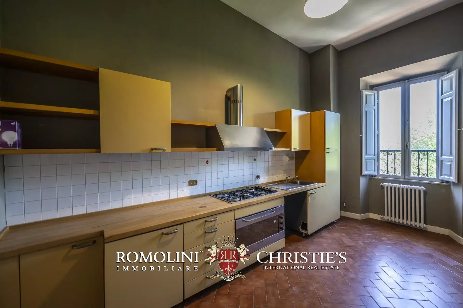 8 Bedroom Villa/Townhouse's Image 56