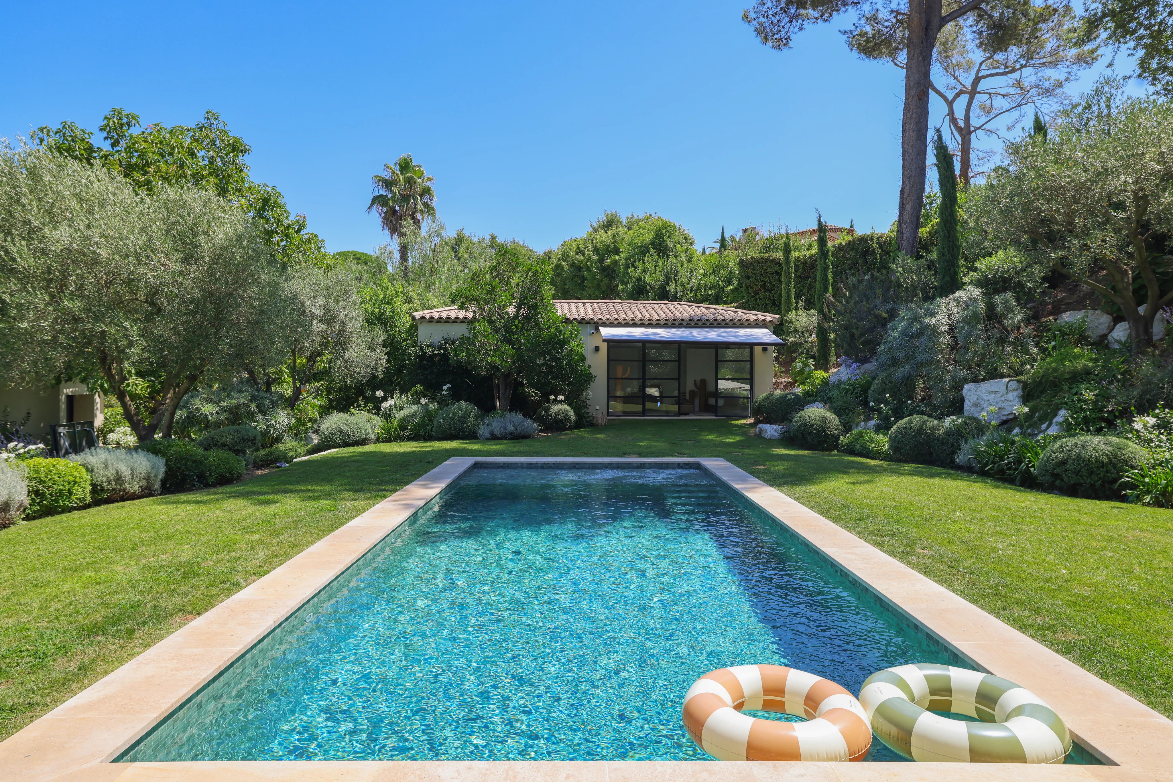 Very beautiful villa on the heights of Cannes