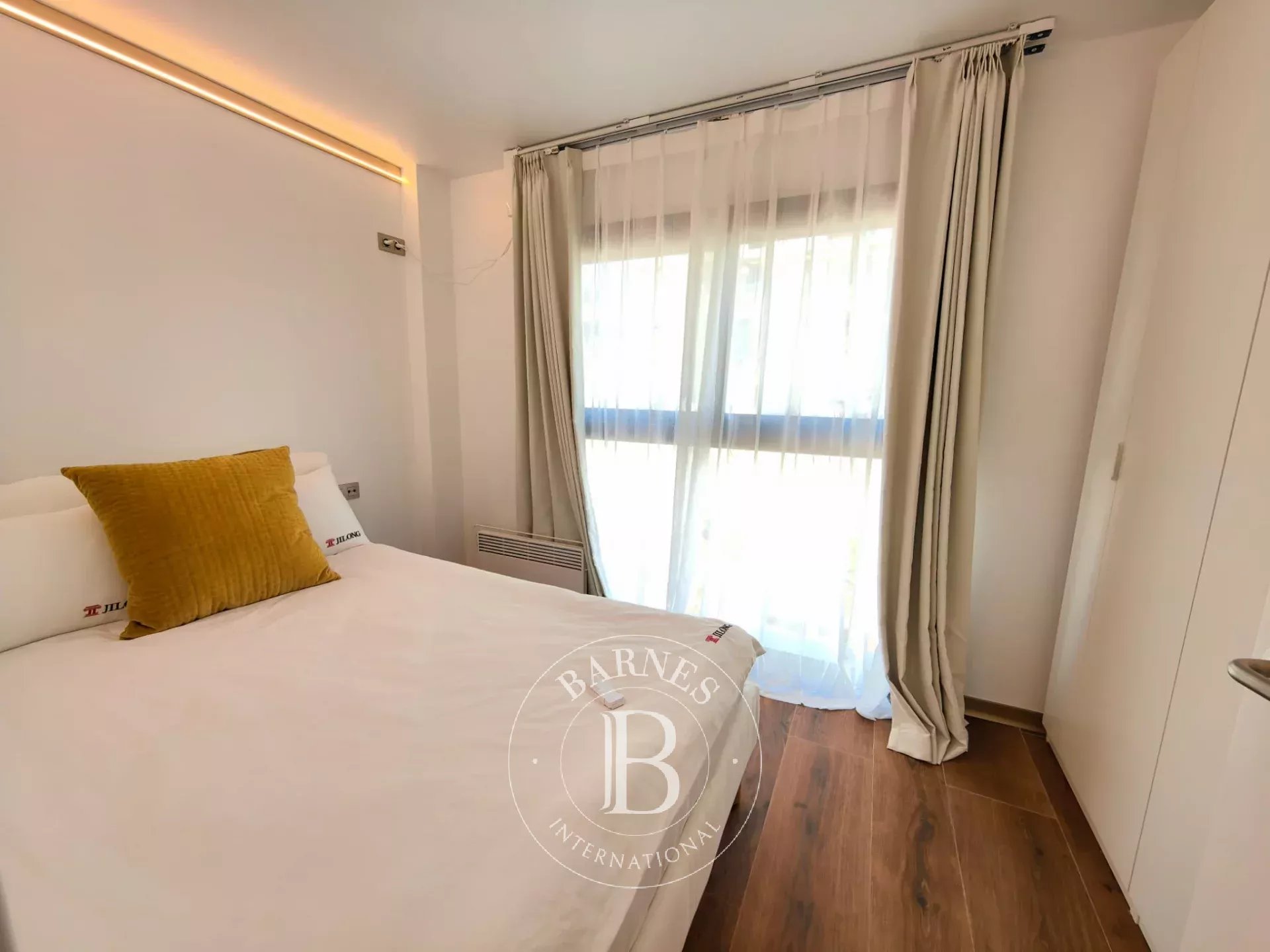 Ev Montgat - picture 20